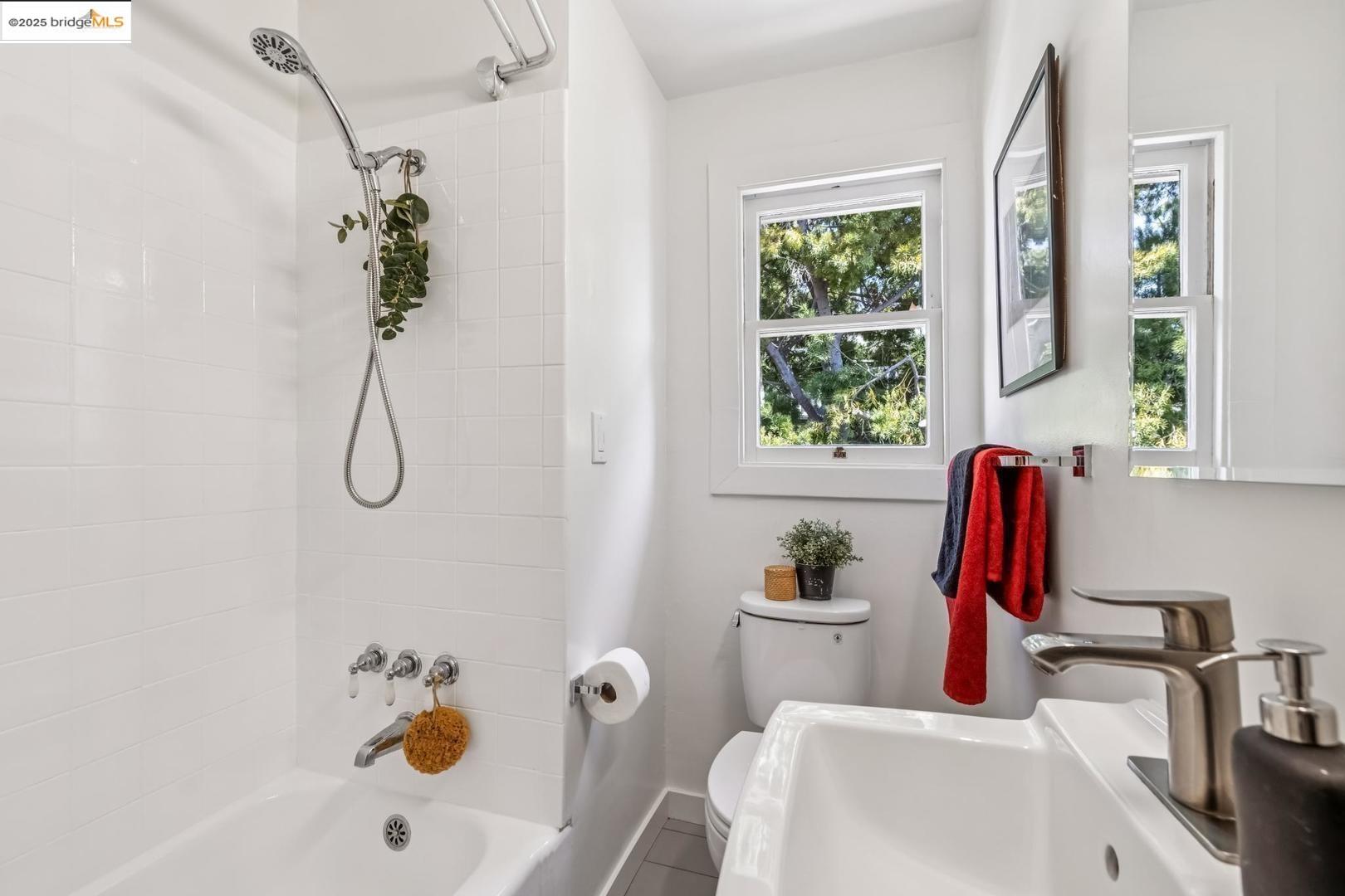 Detail Gallery Image 32 of 54 For 1936 Berryman St, Berkeley,  CA 94709 - – Beds | – Baths