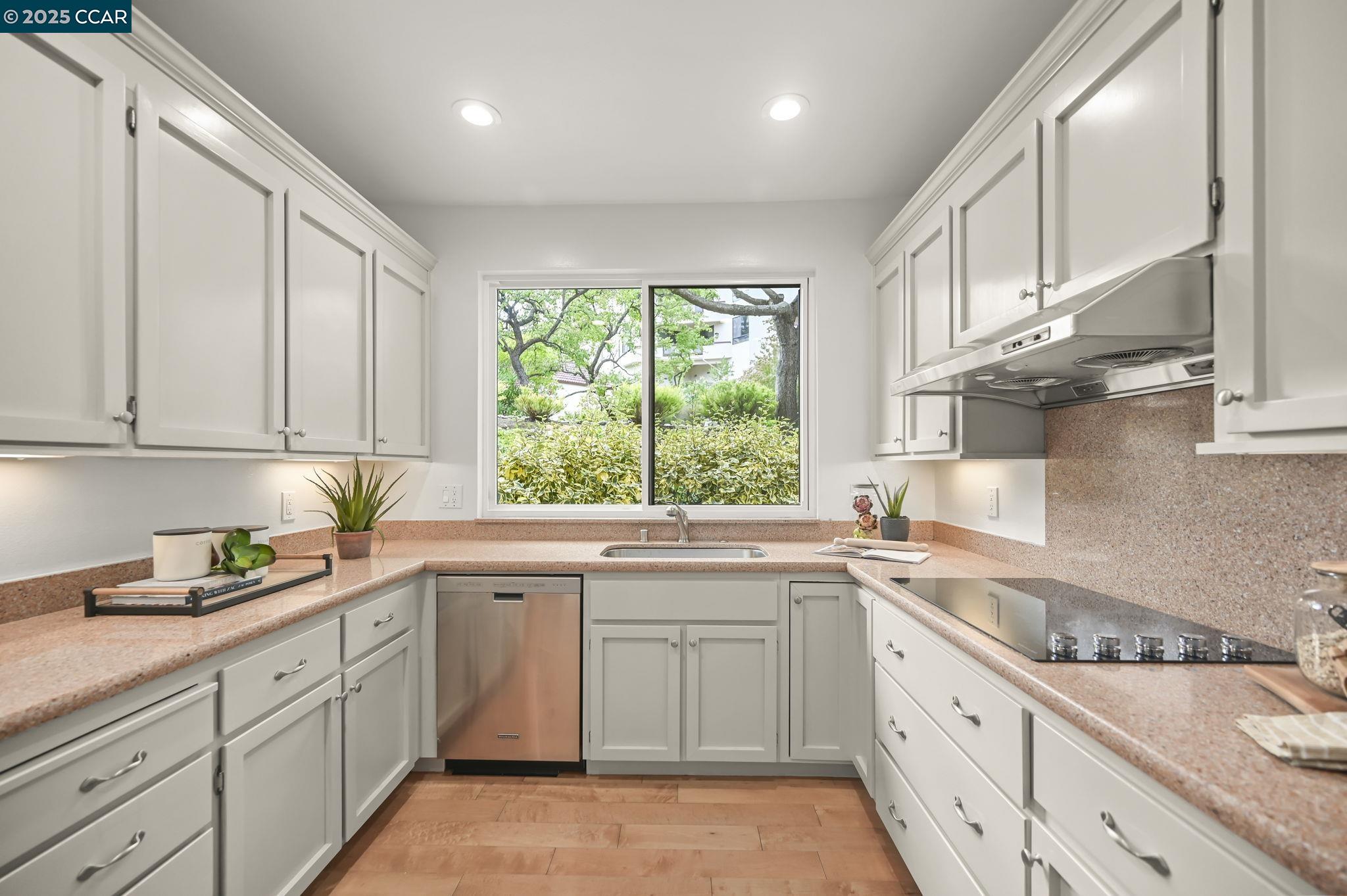 Photo #5: 41111145 Listing 