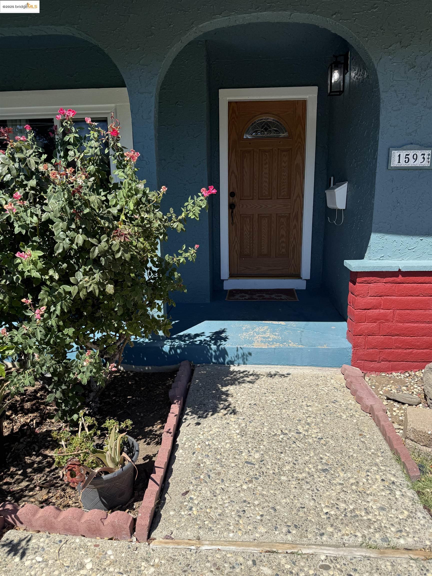 Detail Gallery Image 2 of 11 For 1593 Norine Drive, Pittsburg,  CA 94565 - 4 Beds | 2 Baths