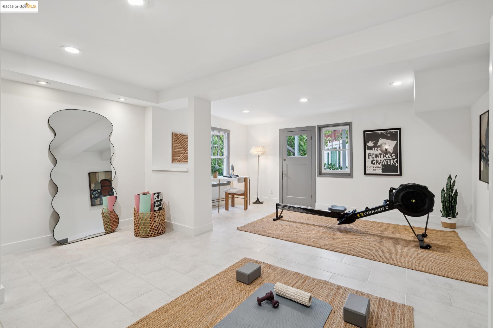 Detail Gallery Image 36 of 60 For 6051 Margarido Dr, Oakland,  CA 94618 - 5 Beds | 5/1 Baths