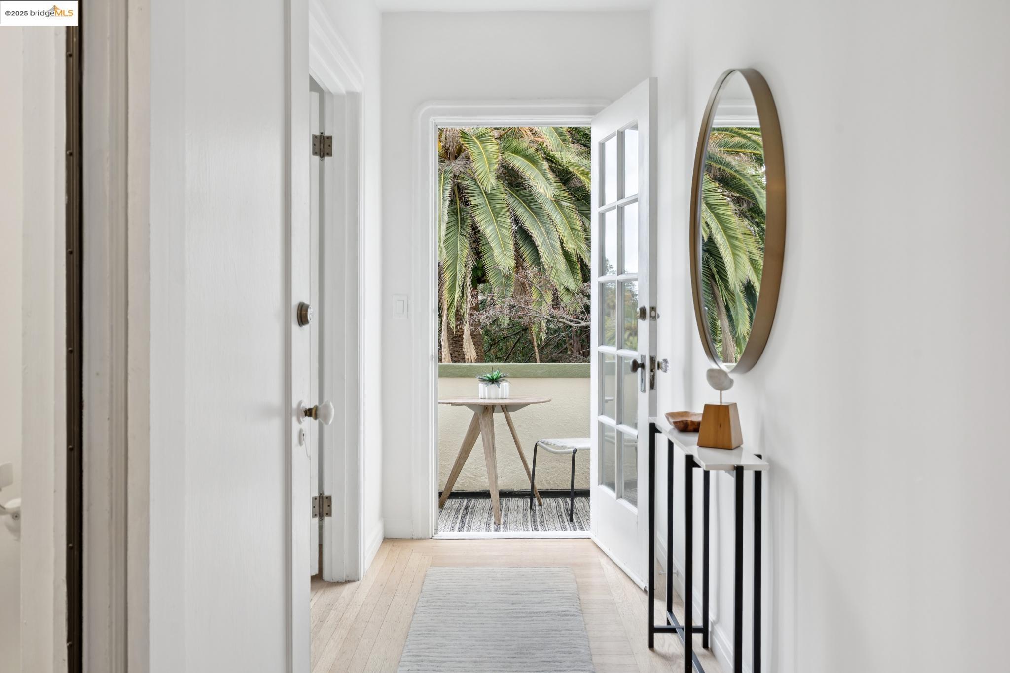 Detail Gallery Image 39 of 60 For 6051 Margarido Dr, Oakland,  CA 94618 - 5 Beds | 5/1 Baths