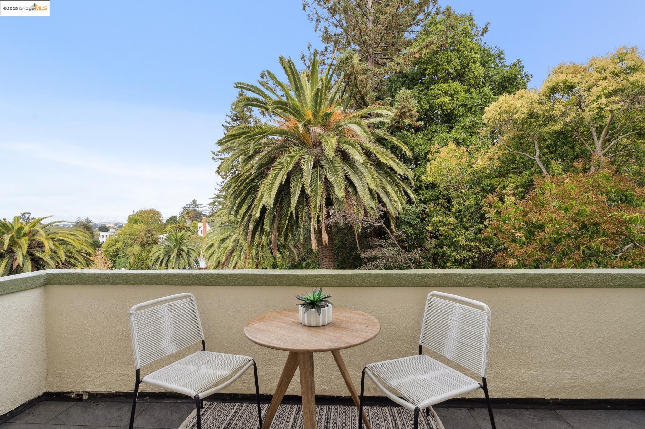 Detail Gallery Image 40 of 60 For 6051 Margarido Dr, Oakland,  CA 94618 - 5 Beds | 5/1 Baths