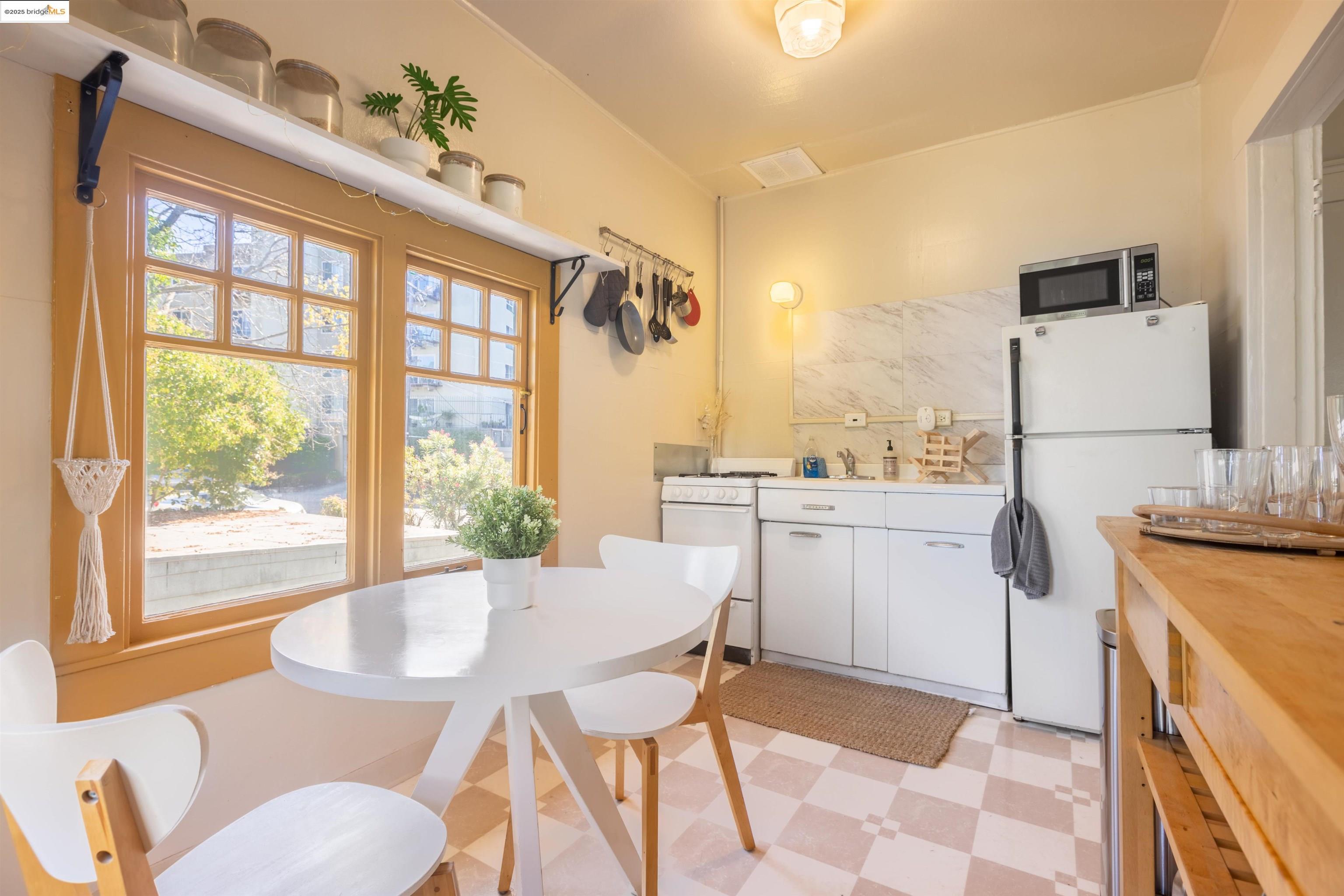 Detail Gallery Image 11 of 13 For 400 Lagunitas, Oakland,  CA 94610 - – Beds | – Baths