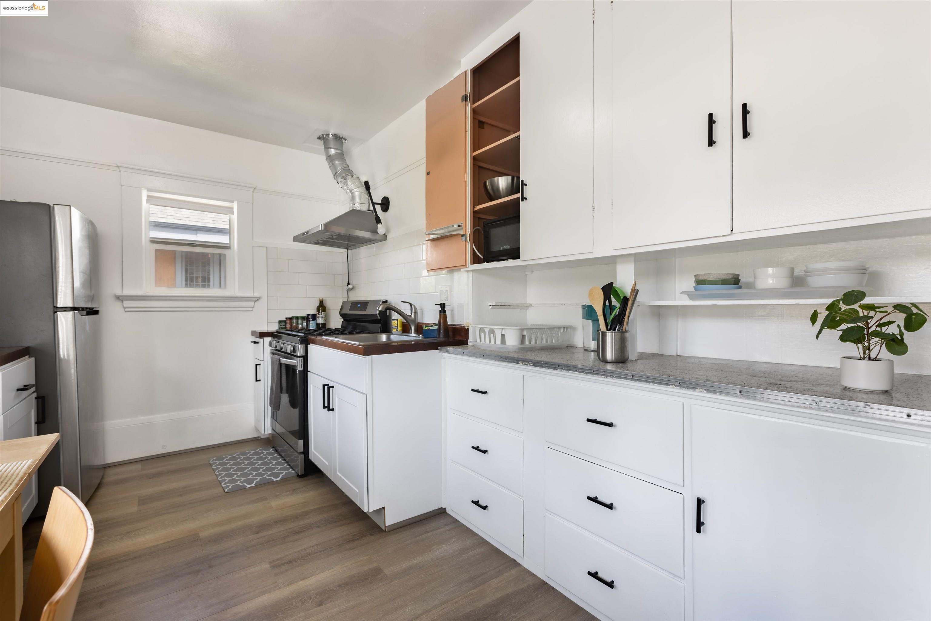 Detail Gallery Image 5 of 13 For 400 Lagunitas, Oakland,  CA 94610 - – Beds | – Baths