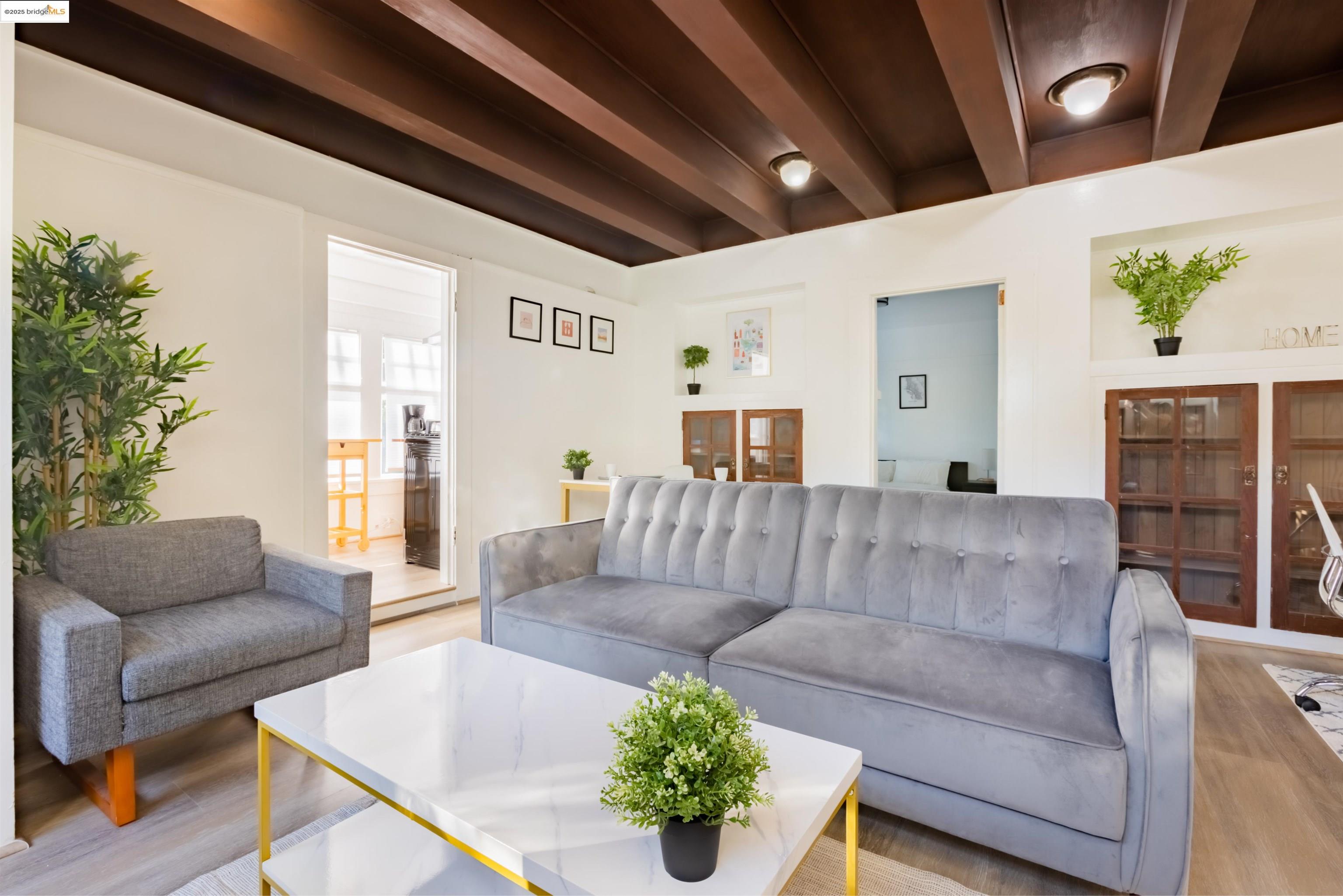 Detail Gallery Image 9 of 13 For 400 Lagunitas, Oakland,  CA 94610 - – Beds | – Baths