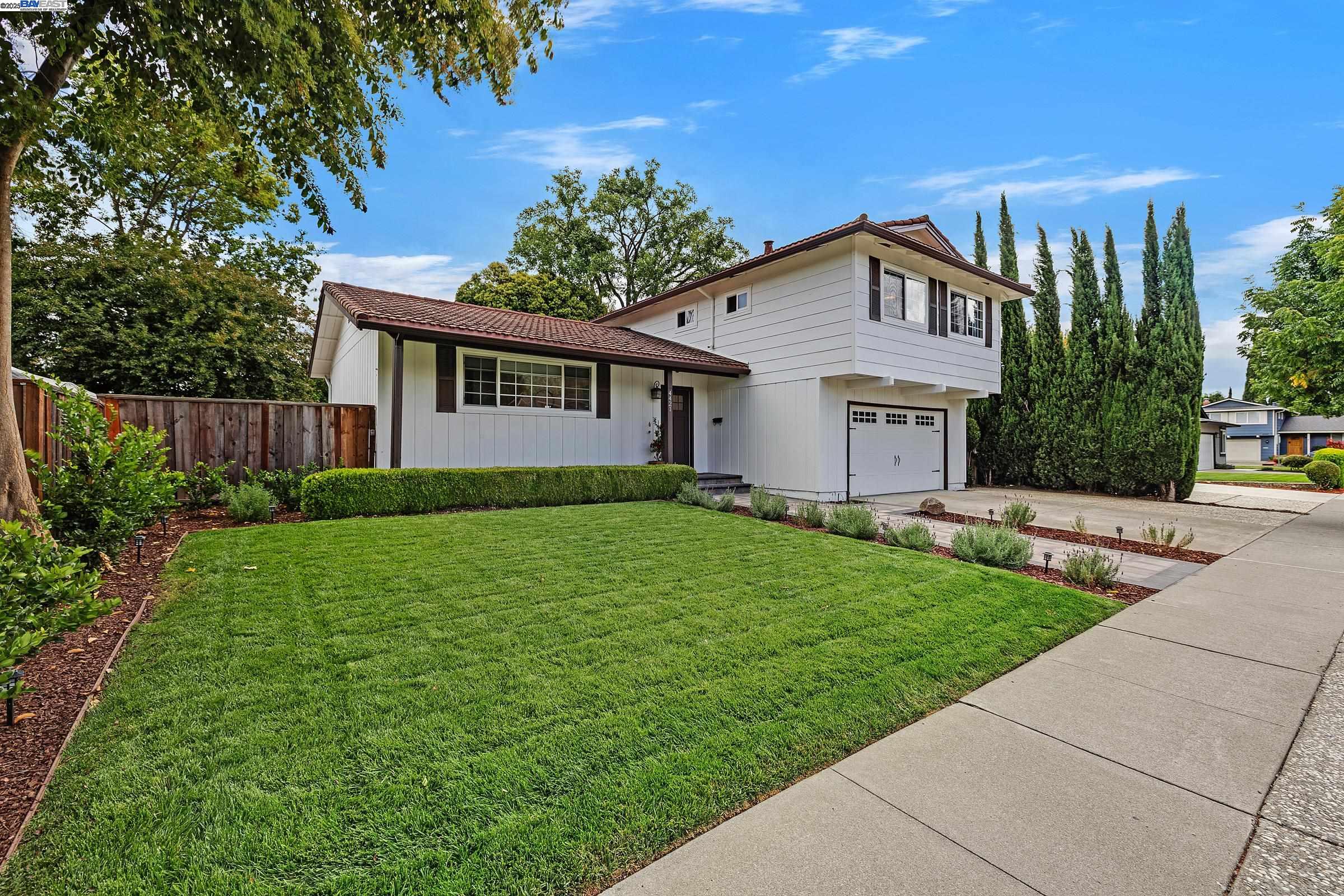 Detail Gallery Image 2 of 30 For 4421 Muirwood Dr, Pleasanton,  CA 94588 - 4 Beds | 2/1 Baths