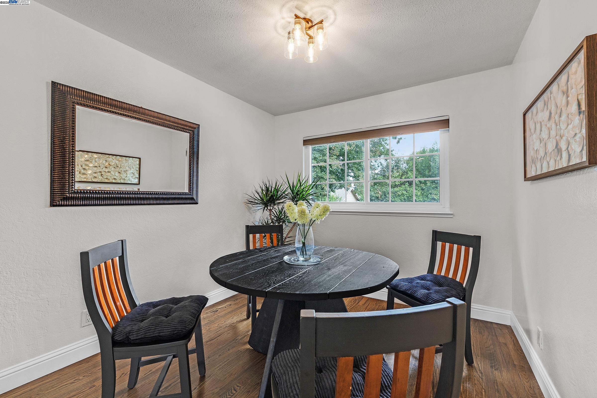 Detail Gallery Image 12 of 30 For 4421 Muirwood Dr, Pleasanton,  CA 94588 - 4 Beds | 2/1 Baths