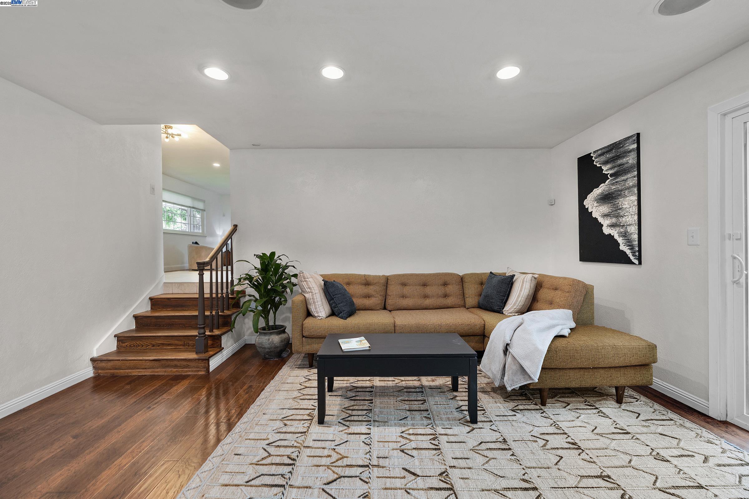 Detail Gallery Image 15 of 30 For 4421 Muirwood Dr, Pleasanton,  CA 94588 - 4 Beds | 2/1 Baths