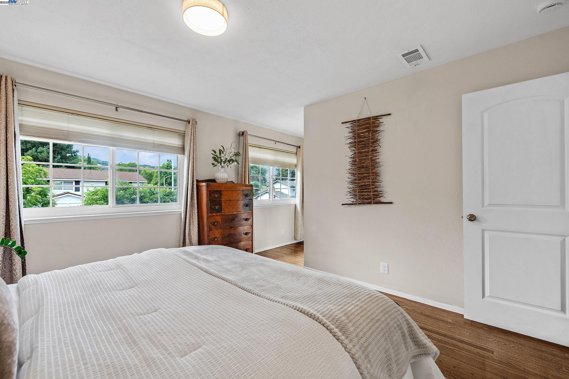 Detail Gallery Image 17 of 30 For 4421 Muirwood Dr, Pleasanton,  CA 94588 - 4 Beds | 2/1 Baths