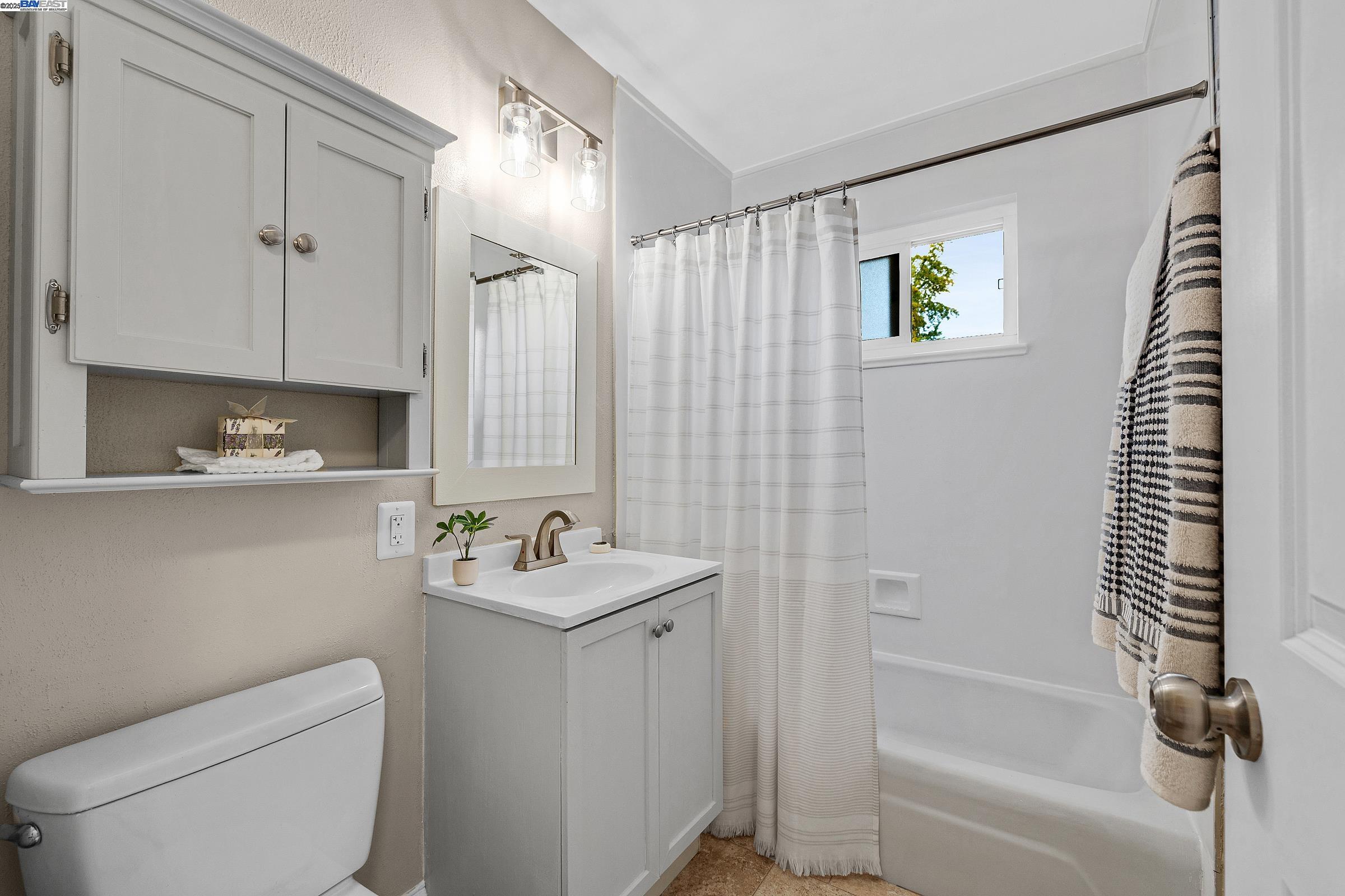 Detail Gallery Image 20 of 30 For 4421 Muirwood Dr, Pleasanton,  CA 94588 - 4 Beds | 2/1 Baths