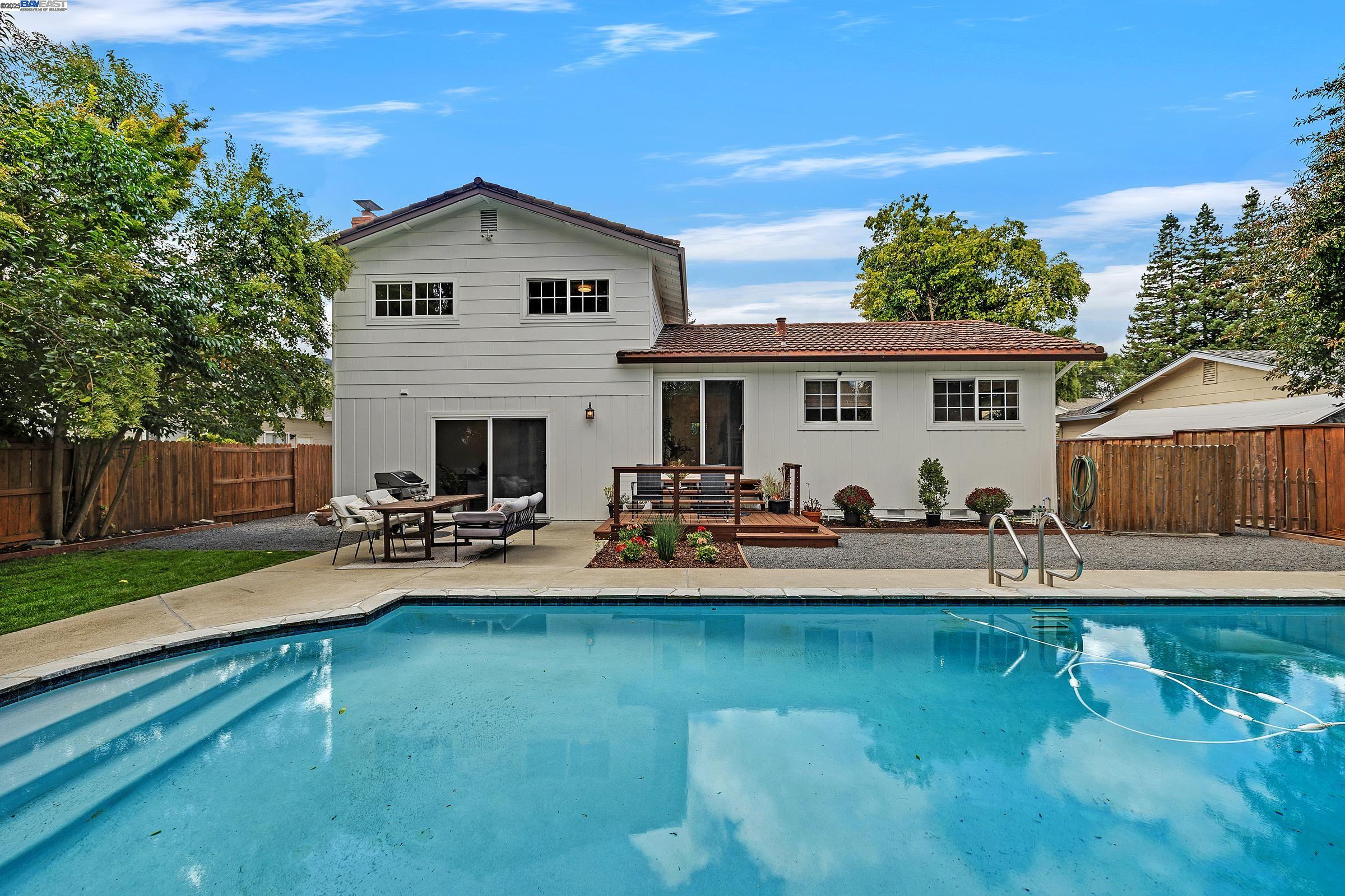 Detail Gallery Image 27 of 30 For 4421 Muirwood Dr, Pleasanton,  CA 94588 - 4 Beds | 2/1 Baths
