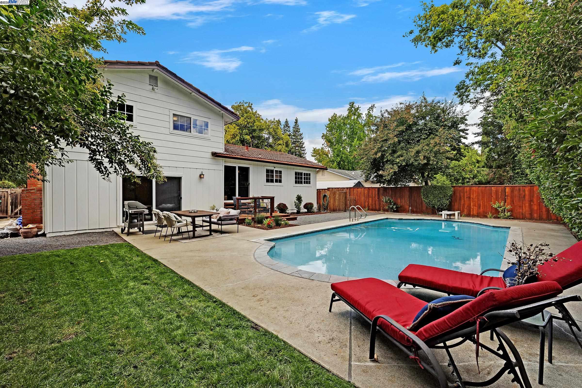 Detail Gallery Image 28 of 30 For 4421 Muirwood Dr, Pleasanton,  CA 94588 - 4 Beds | 2/1 Baths