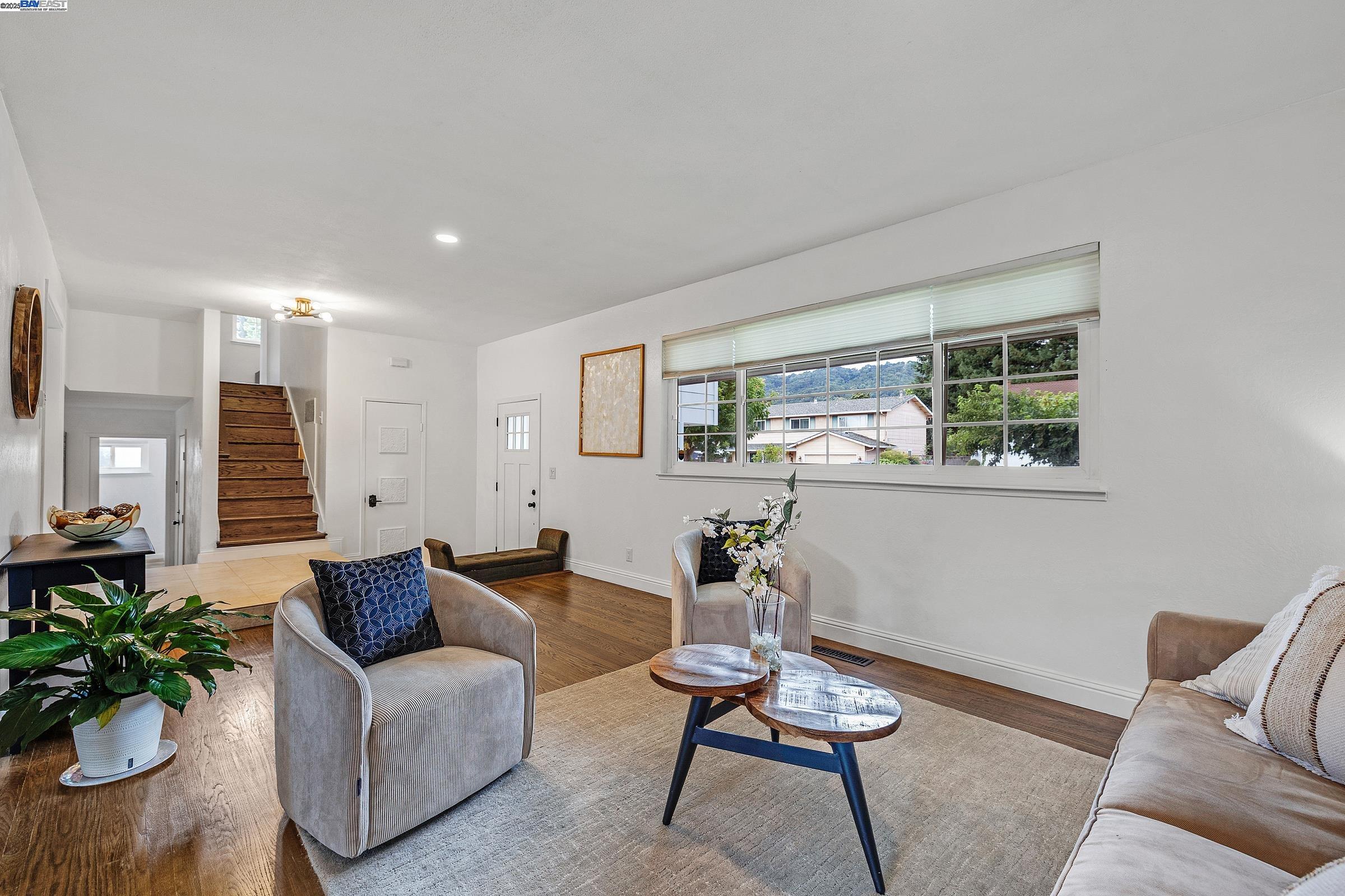 Detail Gallery Image 4 of 30 For 4421 Muirwood Dr, Pleasanton,  CA 94588 - 4 Beds | 2/1 Baths