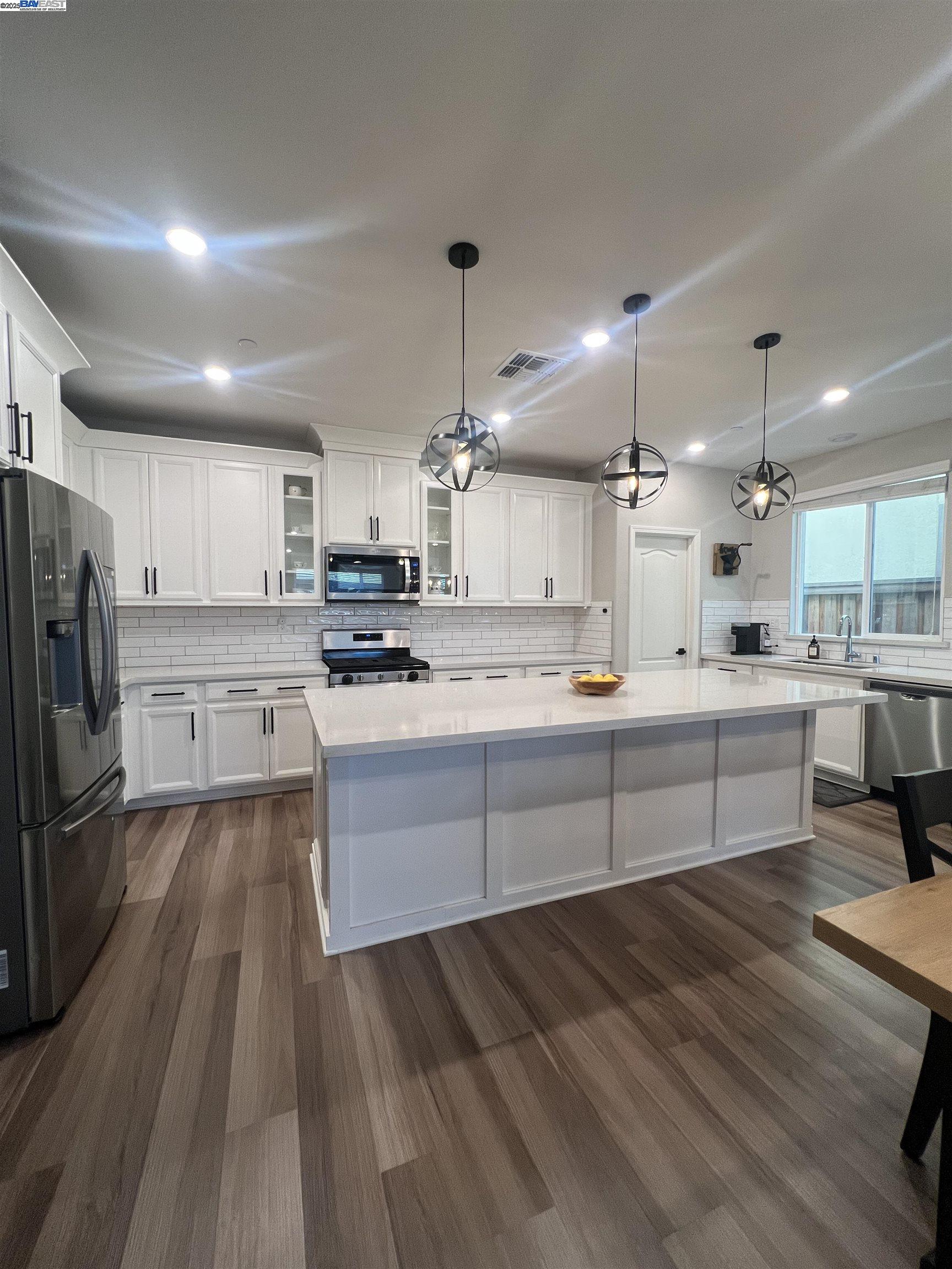 Detail Gallery Image 6 of 34 For 1085 Alloro Dr, Brentwood,  CA 94513 - 5 Beds | 3/1 Baths