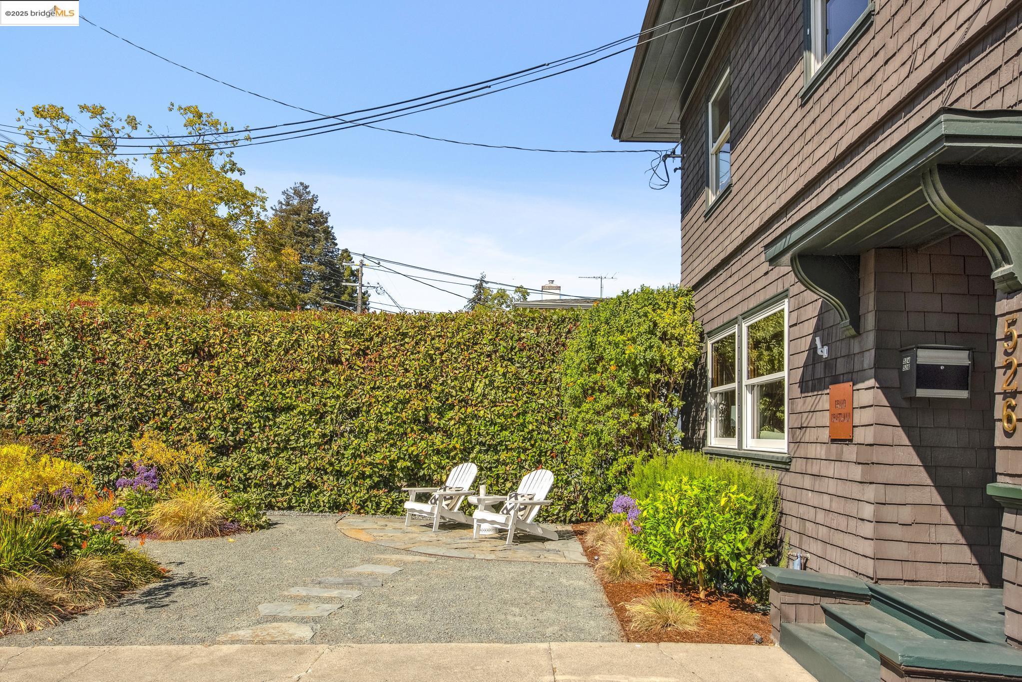 Detail Gallery Image 2 of 60 For 526 Mira Vista Ave, Oakland,  CA 94610 - 5 Beds | 3/1 Baths