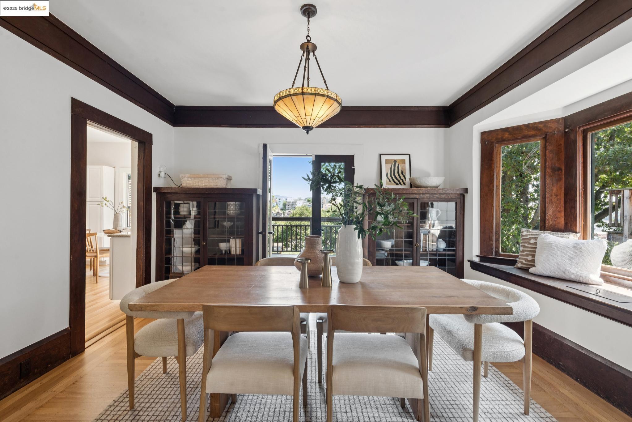 Detail Gallery Image 12 of 60 For 526 Mira Vista Ave, Oakland,  CA 94610 - 5 Beds | 3/1 Baths
