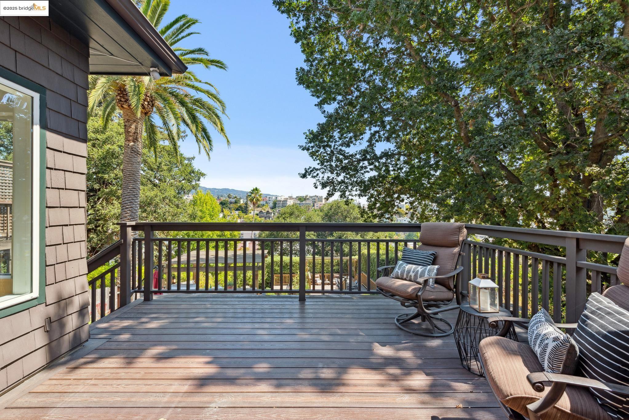 Detail Gallery Image 13 of 60 For 526 Mira Vista Ave, Oakland,  CA 94610 - 5 Beds | 3/1 Baths