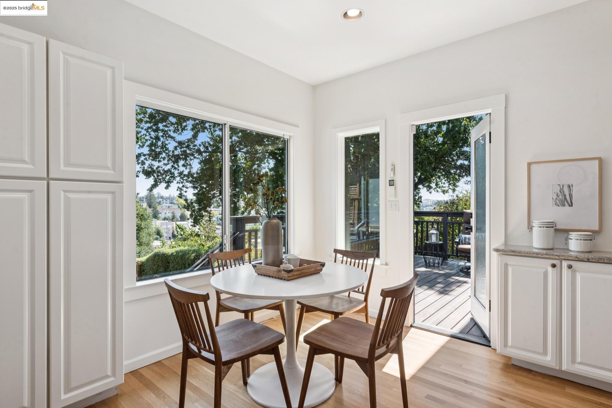 Detail Gallery Image 18 of 60 For 526 Mira Vista Ave, Oakland,  CA 94610 - 5 Beds | 3/1 Baths