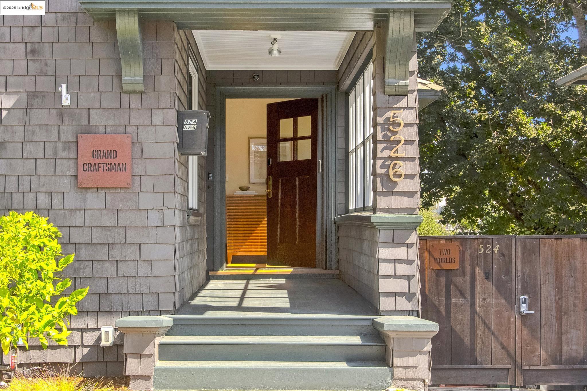 Detail Gallery Image 3 of 60 For 526 Mira Vista Ave, Oakland,  CA 94610 - 5 Beds | 3/1 Baths