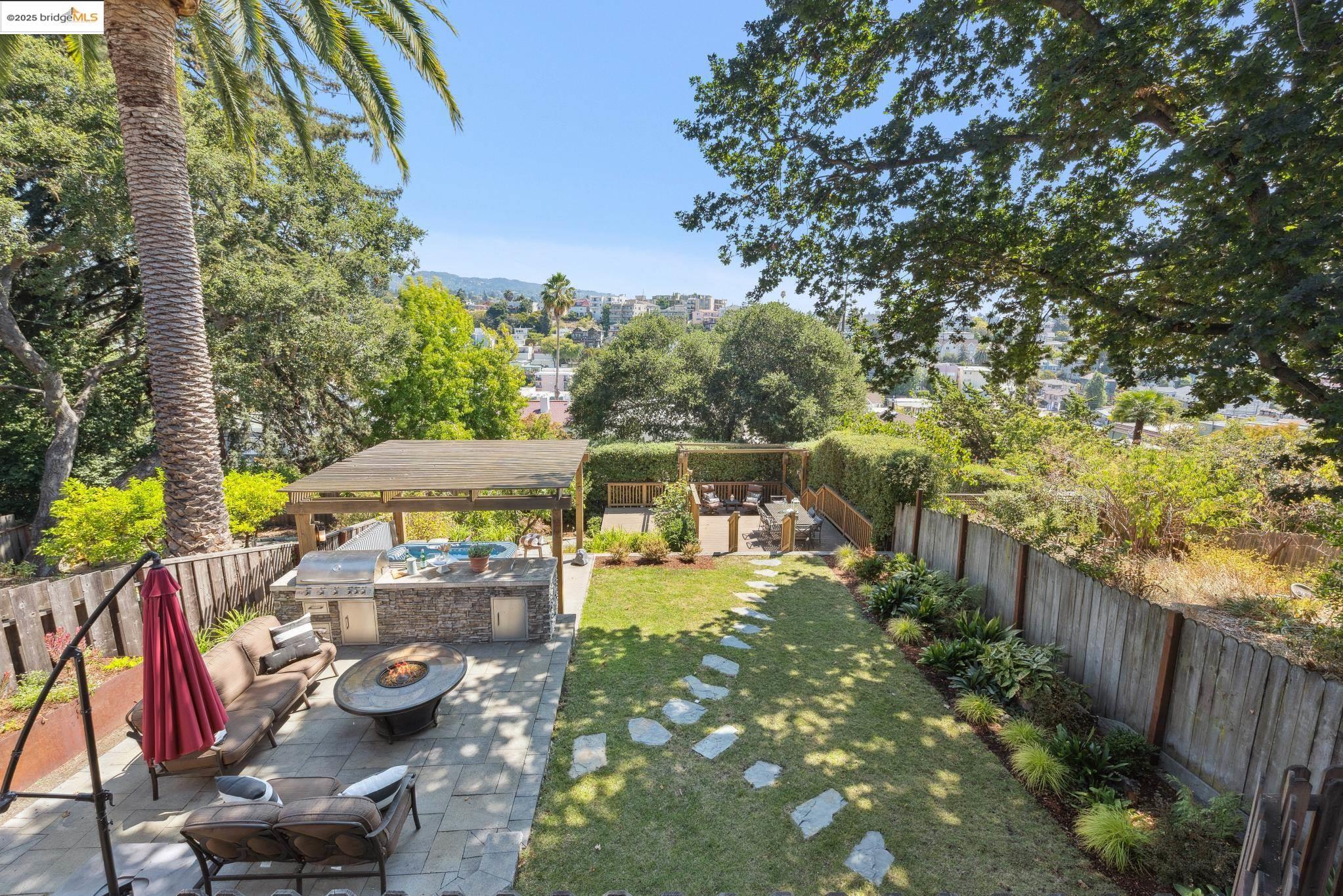 Detail Gallery Image 23 of 60 For 526 Mira Vista Ave, Oakland,  CA 94610 - 5 Beds | 3/1 Baths