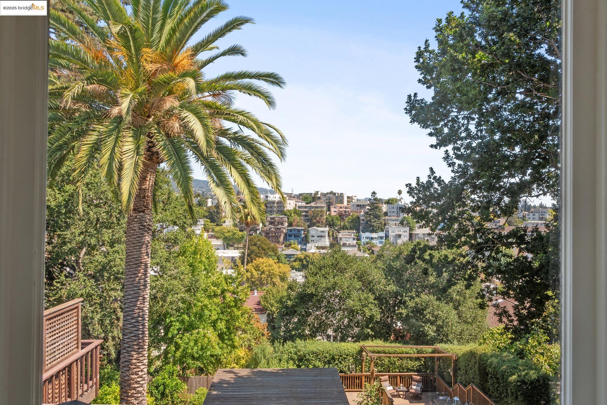 Detail Gallery Image 24 of 60 For 526 Mira Vista Ave, Oakland,  CA 94610 - 5 Beds | 3/1 Baths