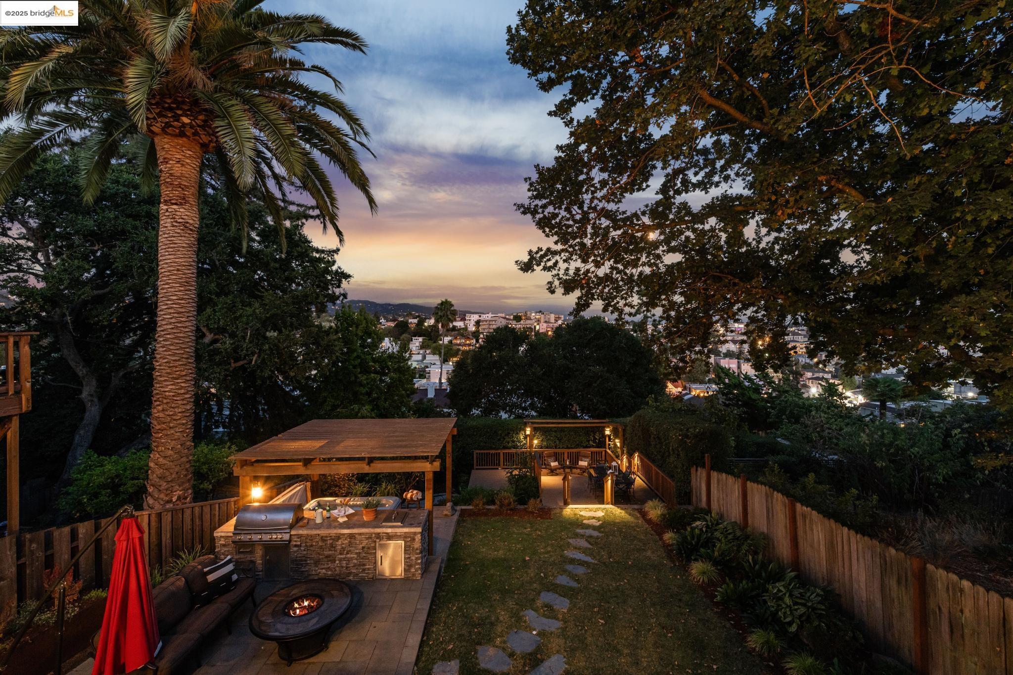 Detail Gallery Image 25 of 60 For 526 Mira Vista Ave, Oakland,  CA 94610 - 5 Beds | 3/1 Baths