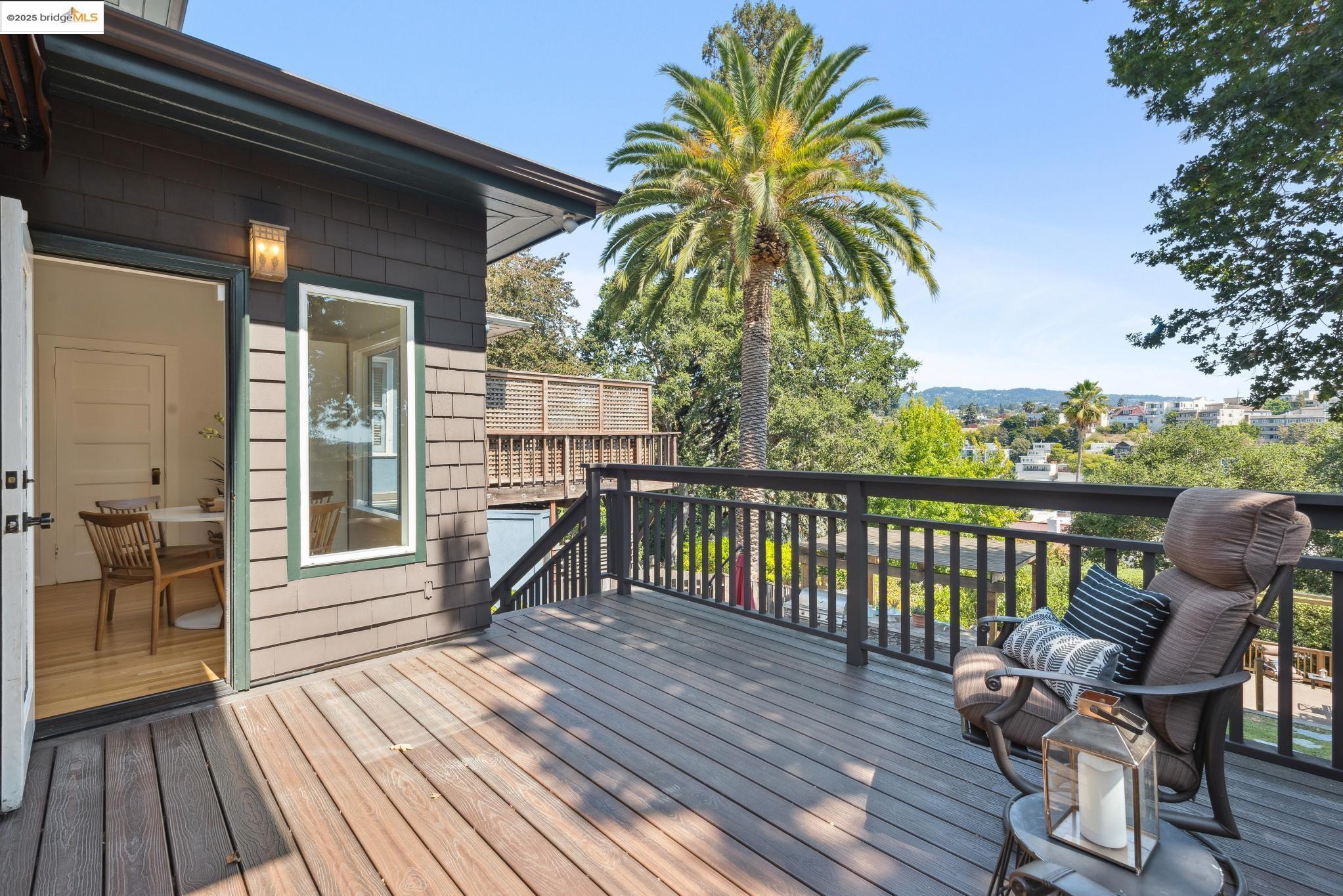 Detail Gallery Image 26 of 60 For 526 Mira Vista Ave, Oakland,  CA 94610 - 5 Beds | 3/1 Baths