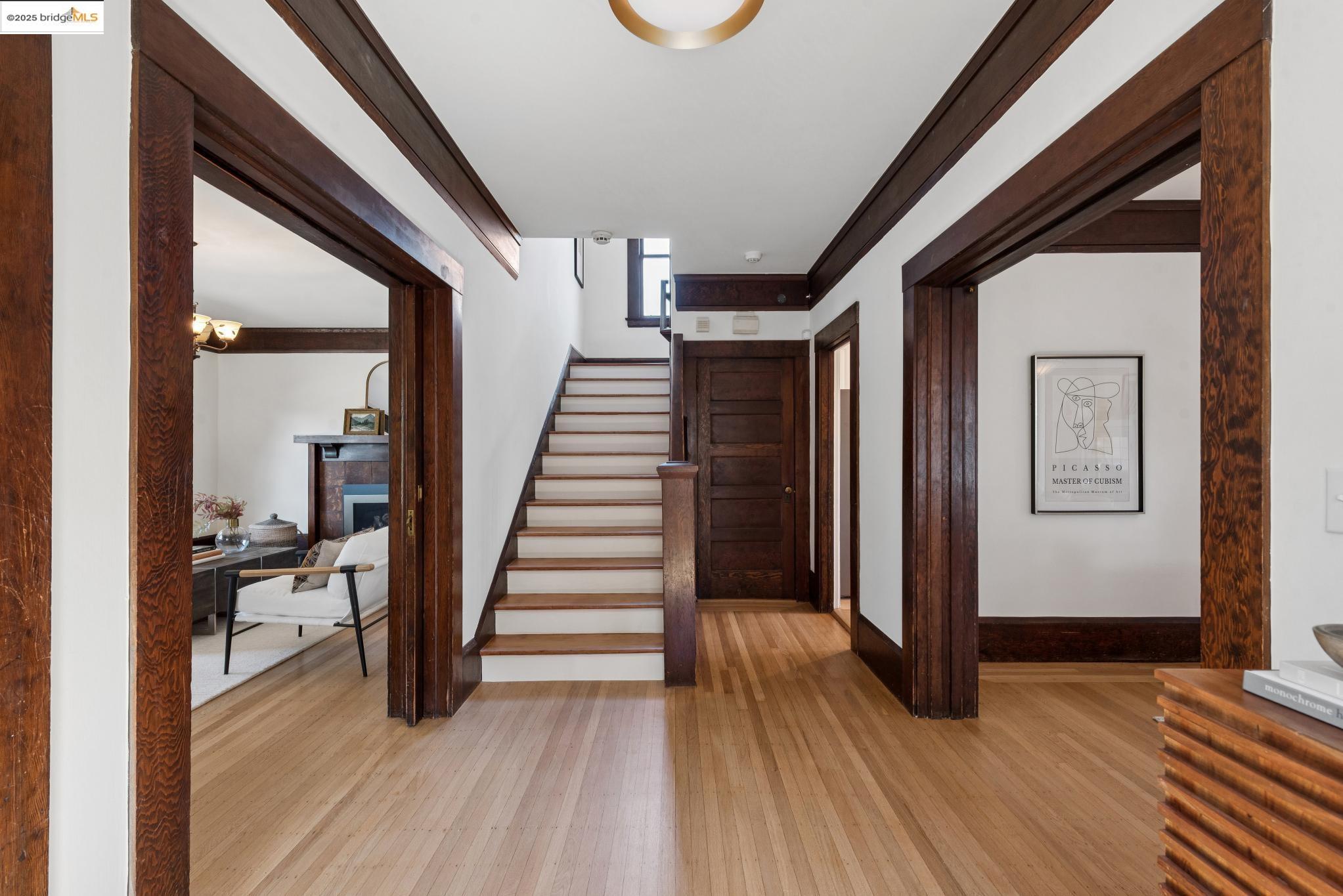 Detail Gallery Image 4 of 60 For 526 Mira Vista Ave, Oakland,  CA 94610 - 5 Beds | 3/1 Baths