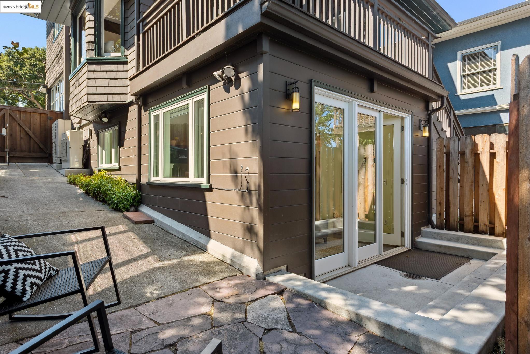 Detail Gallery Image 43 of 60 For 526 Mira Vista Ave, Oakland,  CA 94610 - 5 Beds | 3/1 Baths
