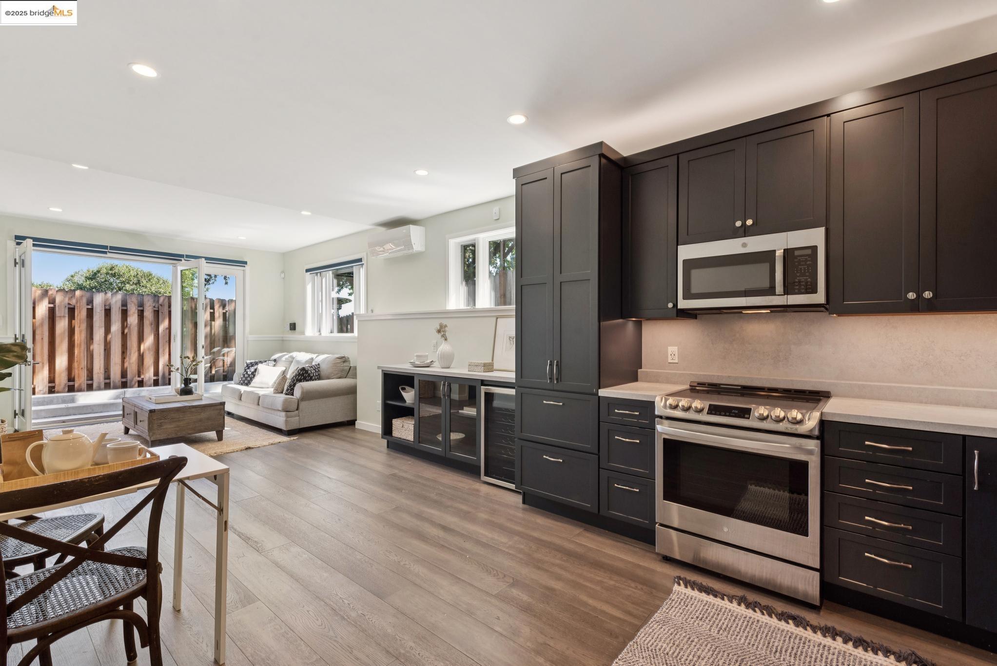 Detail Gallery Image 48 of 60 For 526 Mira Vista Ave, Oakland,  CA 94610 - 5 Beds | 3/1 Baths
