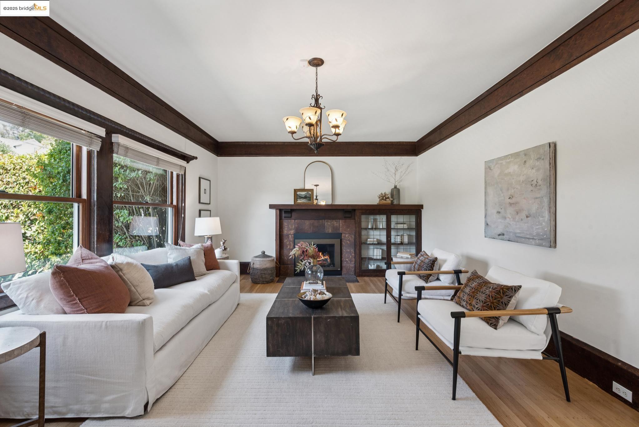 Detail Gallery Image 6 of 60 For 526 Mira Vista Ave, Oakland,  CA 94610 - 5 Beds | 3/1 Baths