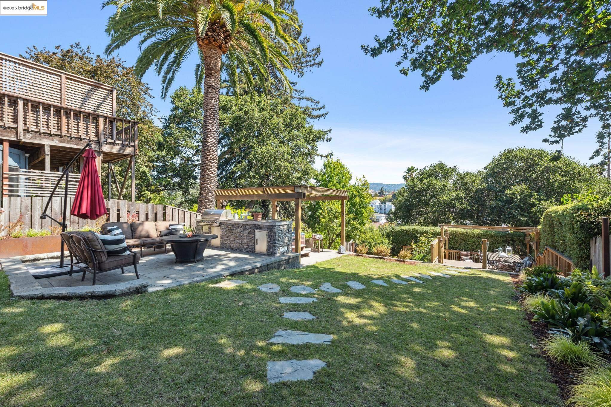 Detail Gallery Image 51 of 60 For 526 Mira Vista Ave, Oakland,  CA 94610 - 5 Beds | 3/1 Baths