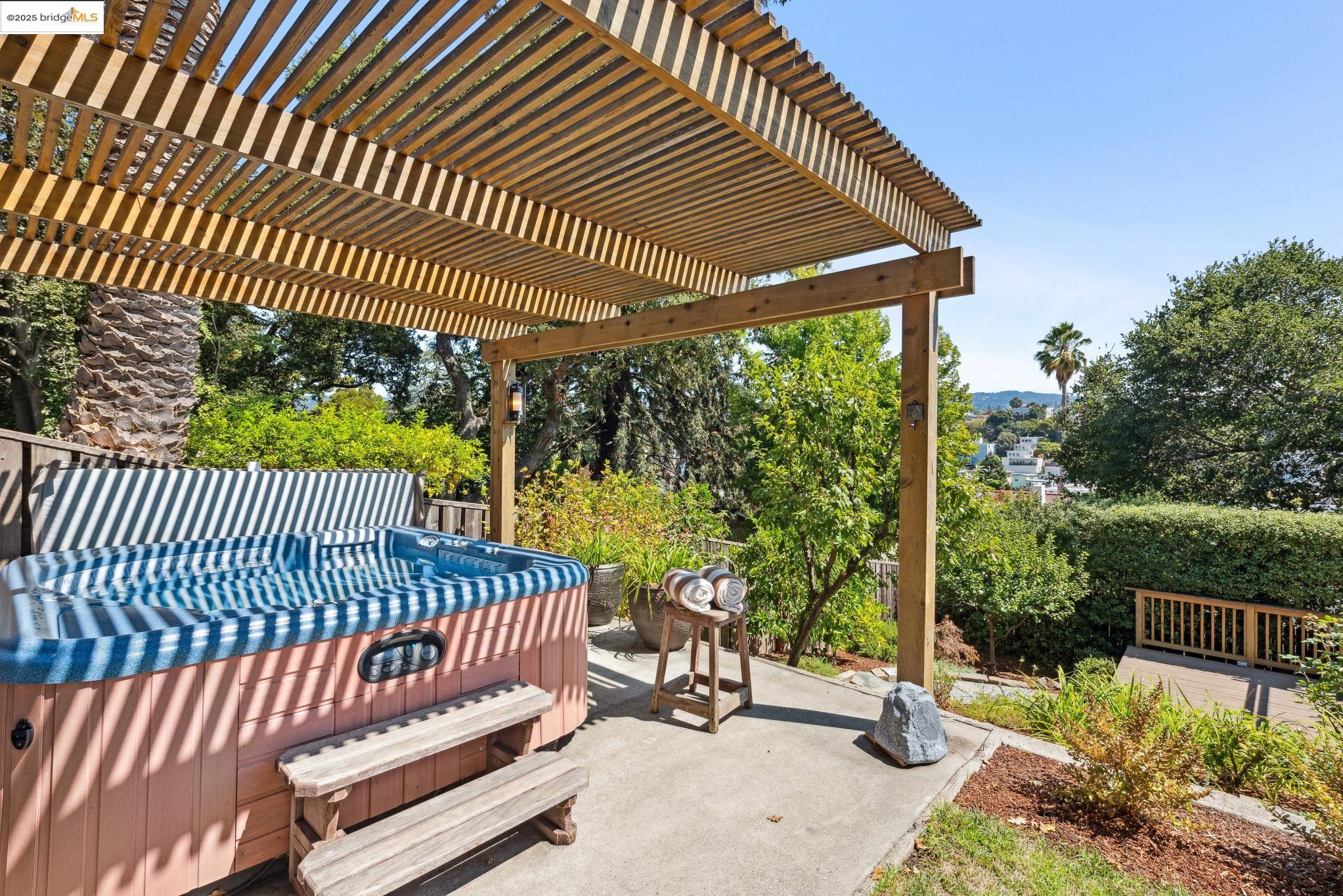 Detail Gallery Image 54 of 60 For 526 Mira Vista Ave, Oakland,  CA 94610 - 5 Beds | 3/1 Baths