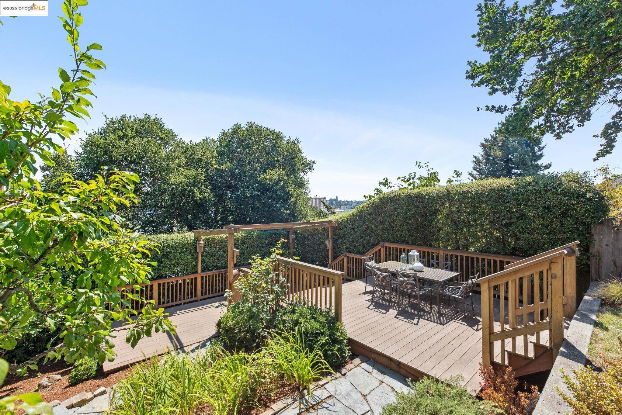 Detail Gallery Image 55 of 60 For 526 Mira Vista Ave, Oakland,  CA 94610 - 5 Beds | 3/1 Baths