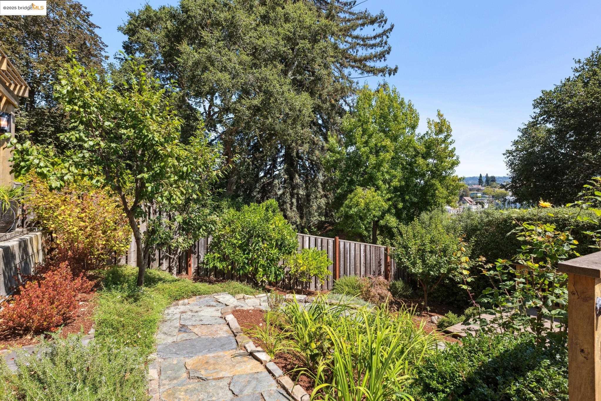 Detail Gallery Image 56 of 60 For 526 Mira Vista Ave, Oakland,  CA 94610 - 5 Beds | 3/1 Baths