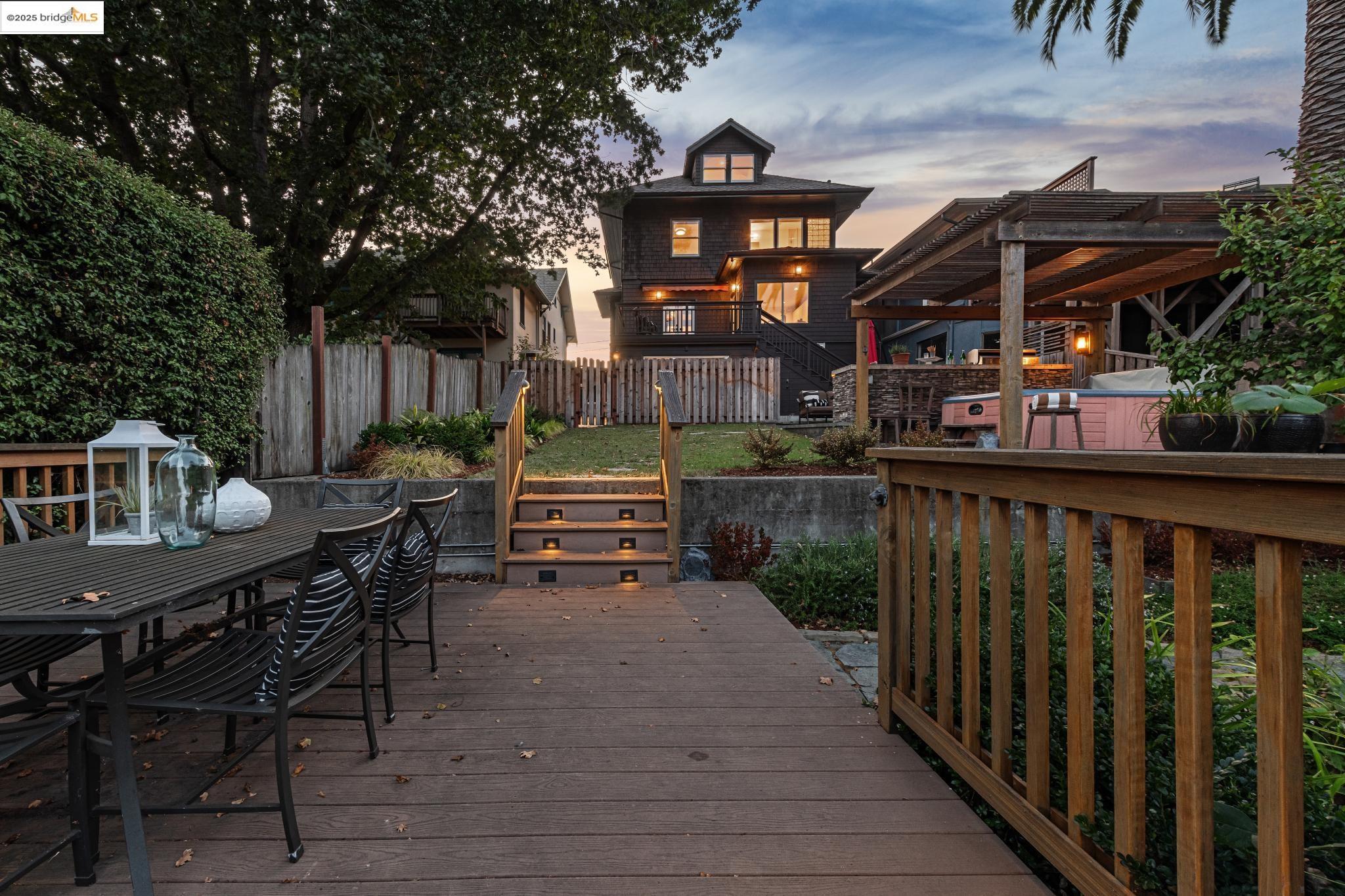 Detail Gallery Image 59 of 60 For 526 Mira Vista Ave, Oakland,  CA 94610 - 5 Beds | 3/1 Baths