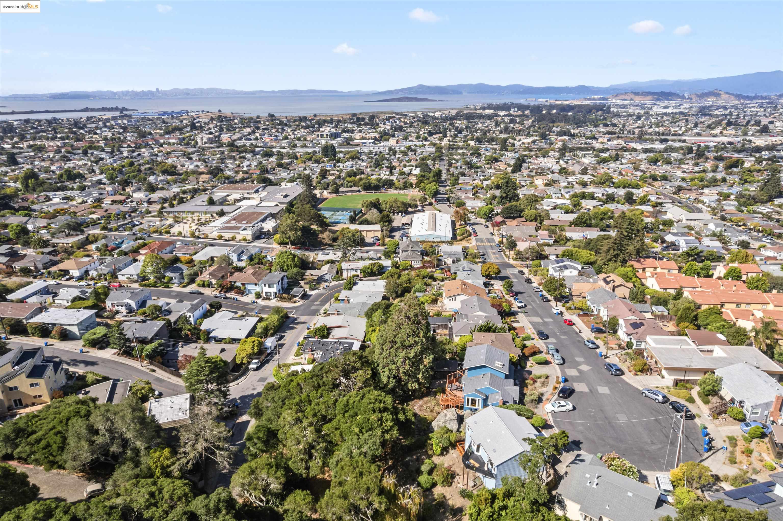 Detail Gallery Image 4 of 33 For 7318 Gladys Ave, El Cerrito,  CA 94530 - 3 Beds | 1 Baths