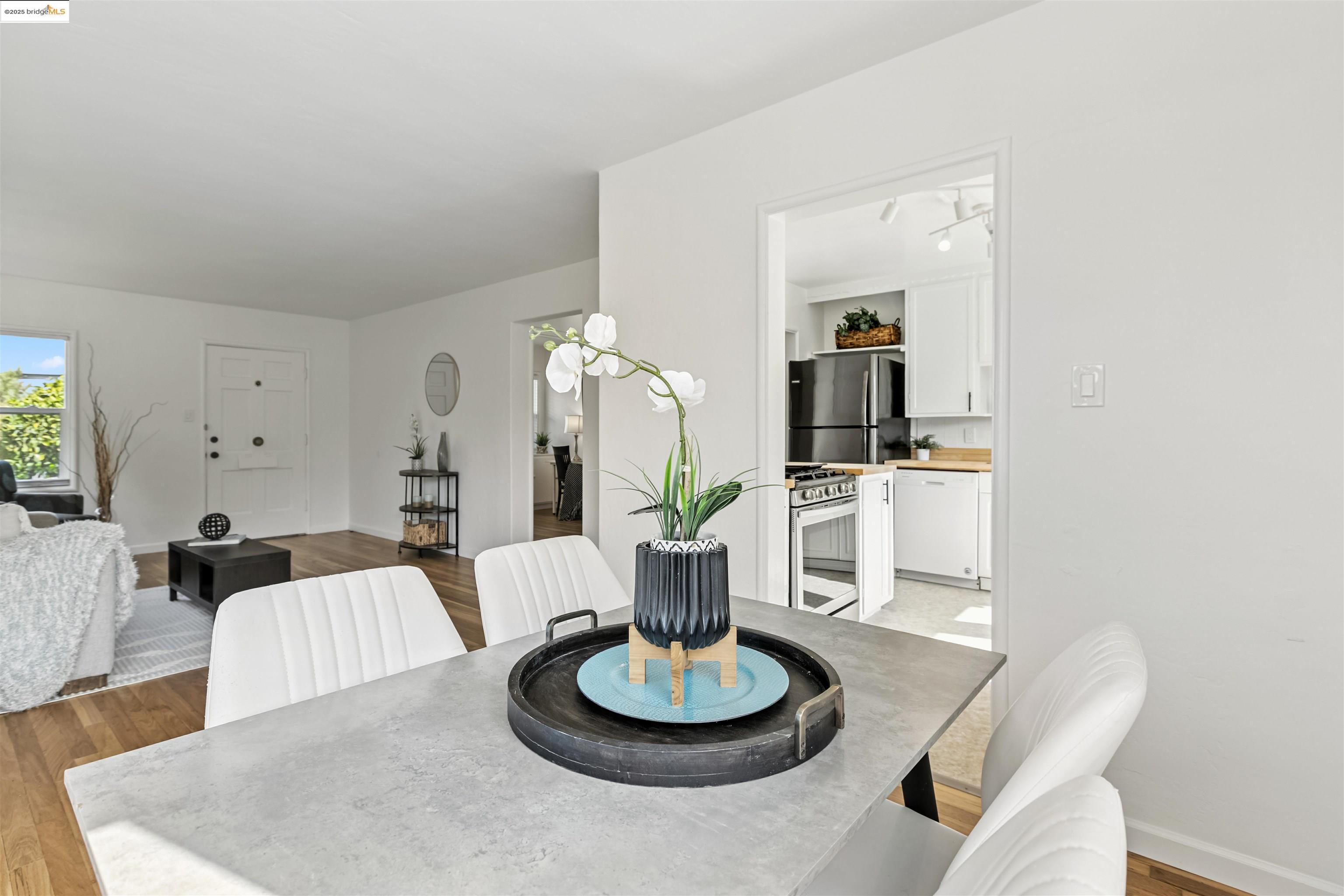 Detail Gallery Image 5 of 33 For 7318 Gladys Ave, El Cerrito,  CA 94530 - 3 Beds | 1 Baths