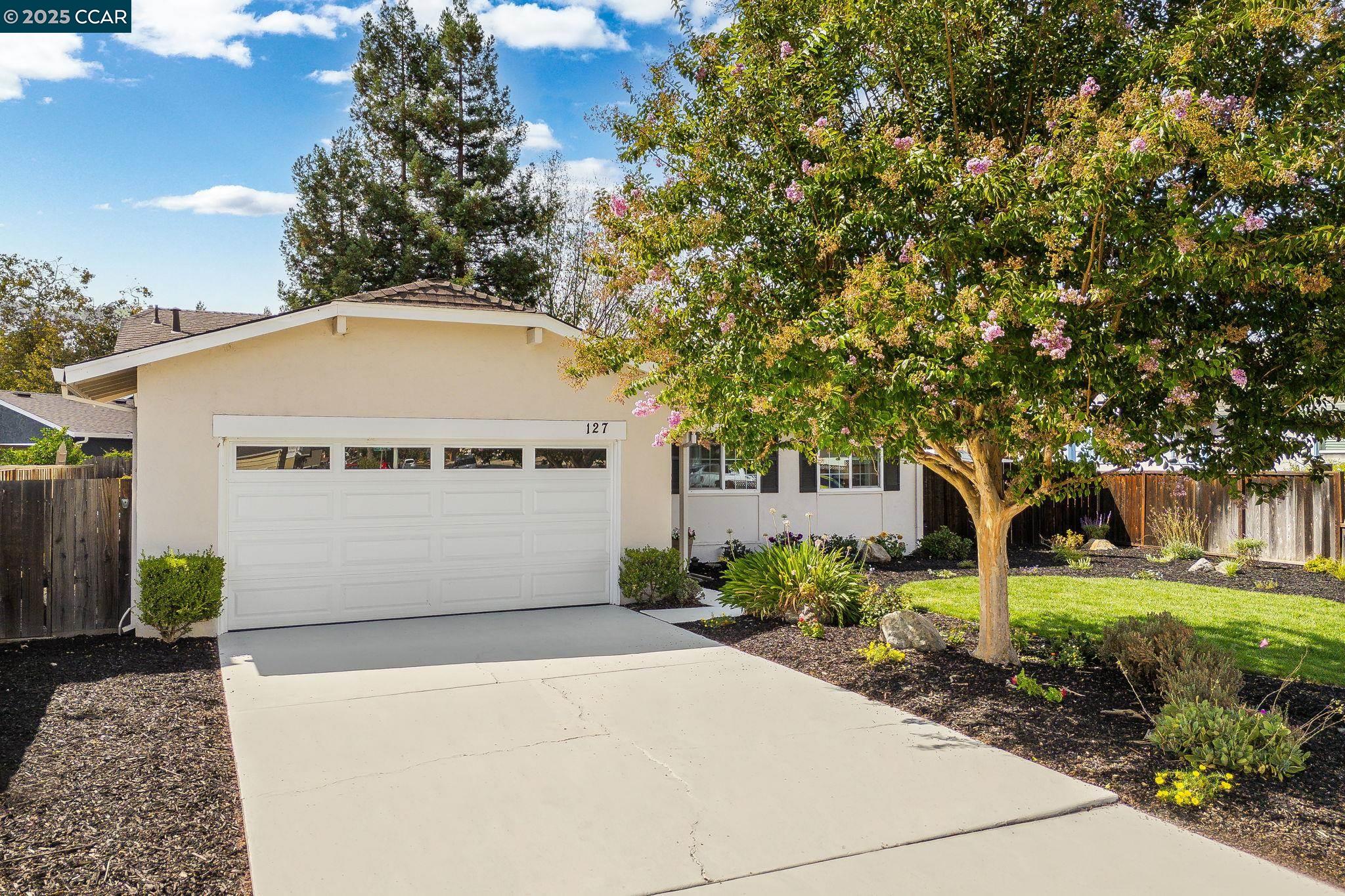 Detail Gallery Image 2 of 43 For 127 Elvira St, Livermore,  CA 94550 - 3 Beds | 2 Baths