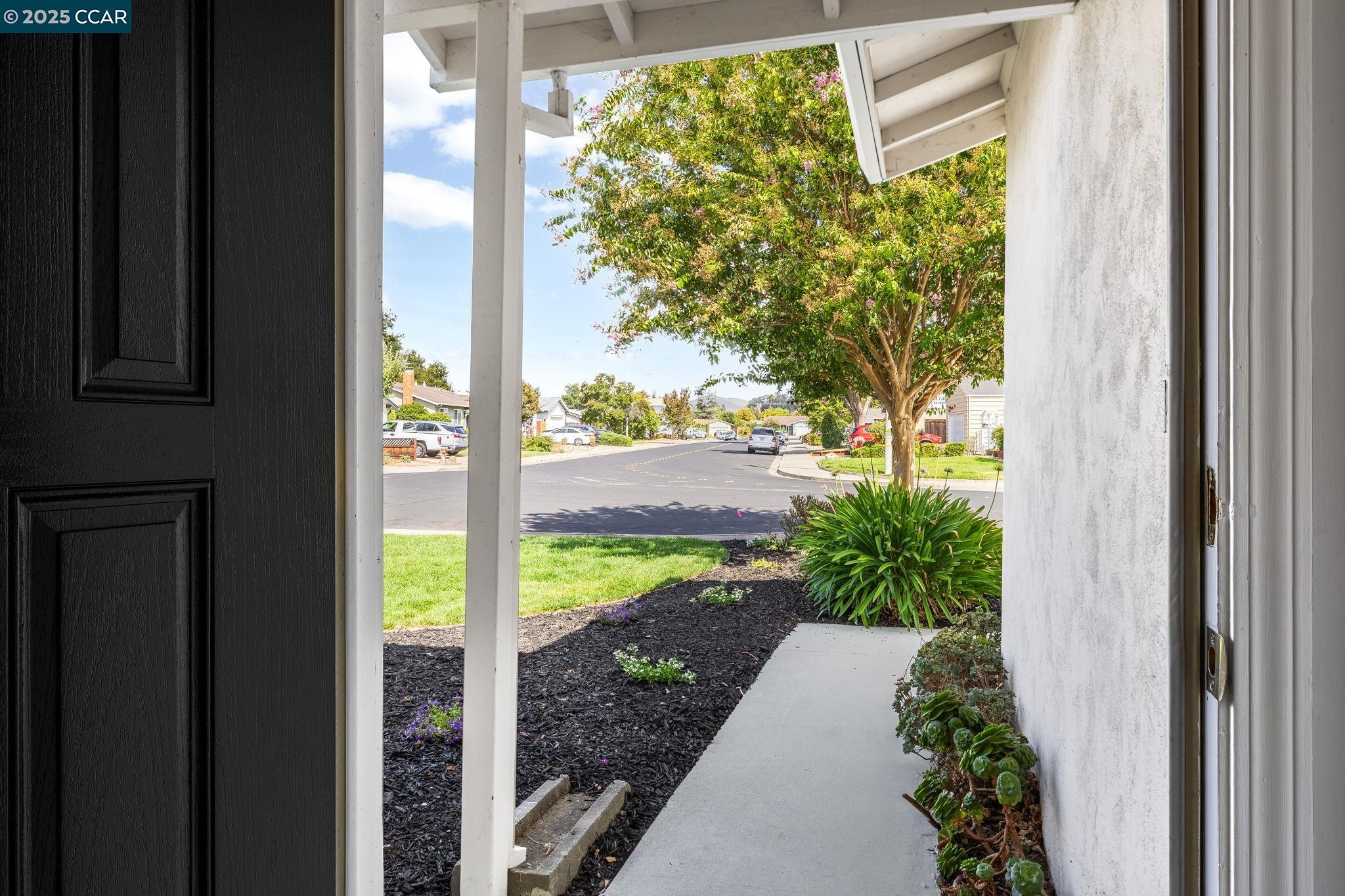 Detail Gallery Image 3 of 43 For 127 Elvira St, Livermore,  CA 94550 - 3 Beds | 2 Baths
