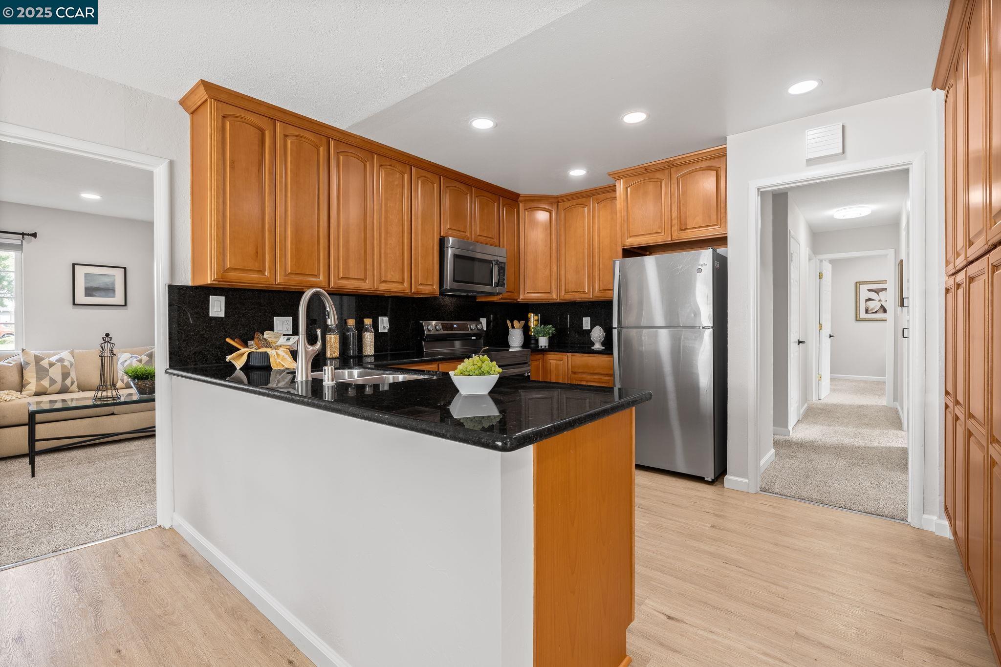 Detail Gallery Image 10 of 43 For 127 Elvira St, Livermore,  CA 94550 - 3 Beds | 2 Baths