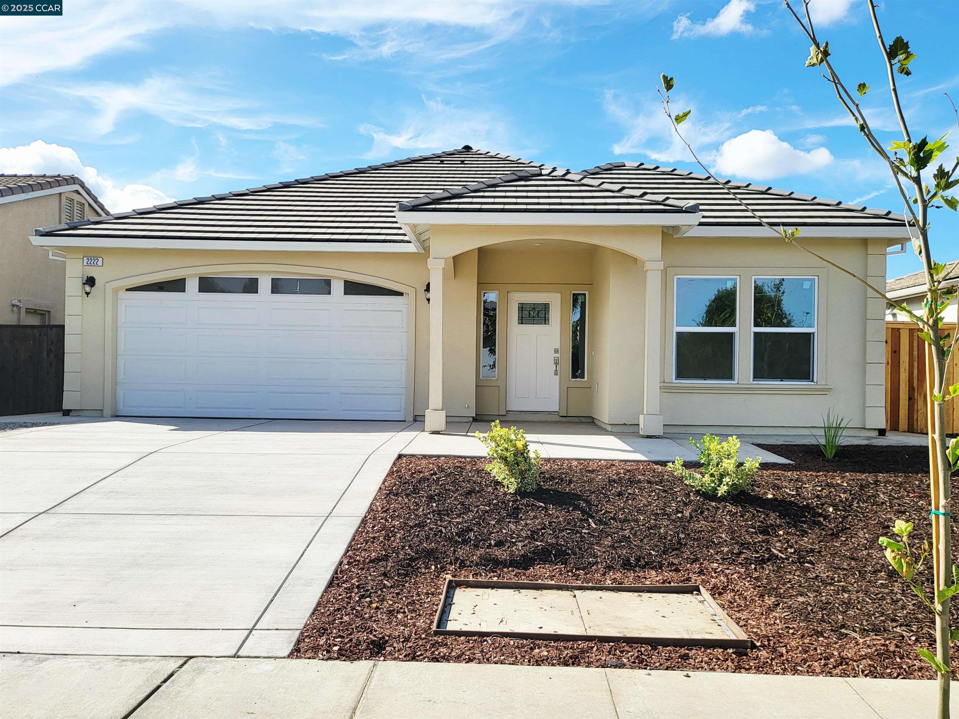 Detail Gallery Image 4 of 23 For 2222 Armus St, Woodland,  CA 95776 - 4 Beds | 3 Baths