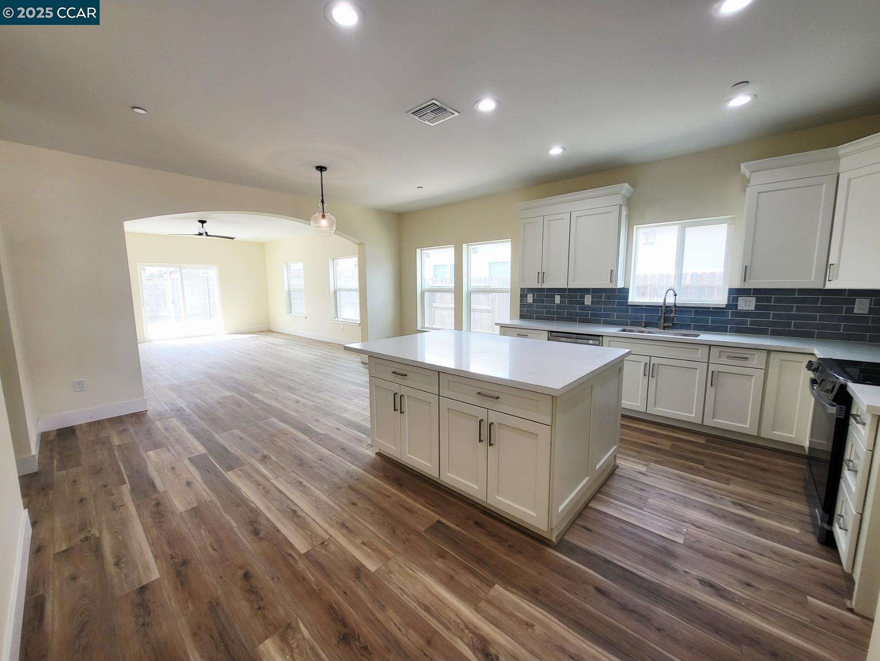Detail Gallery Image 10 of 23 For 2222 Armus St, Woodland,  CA 95776 - 4 Beds | 3 Baths