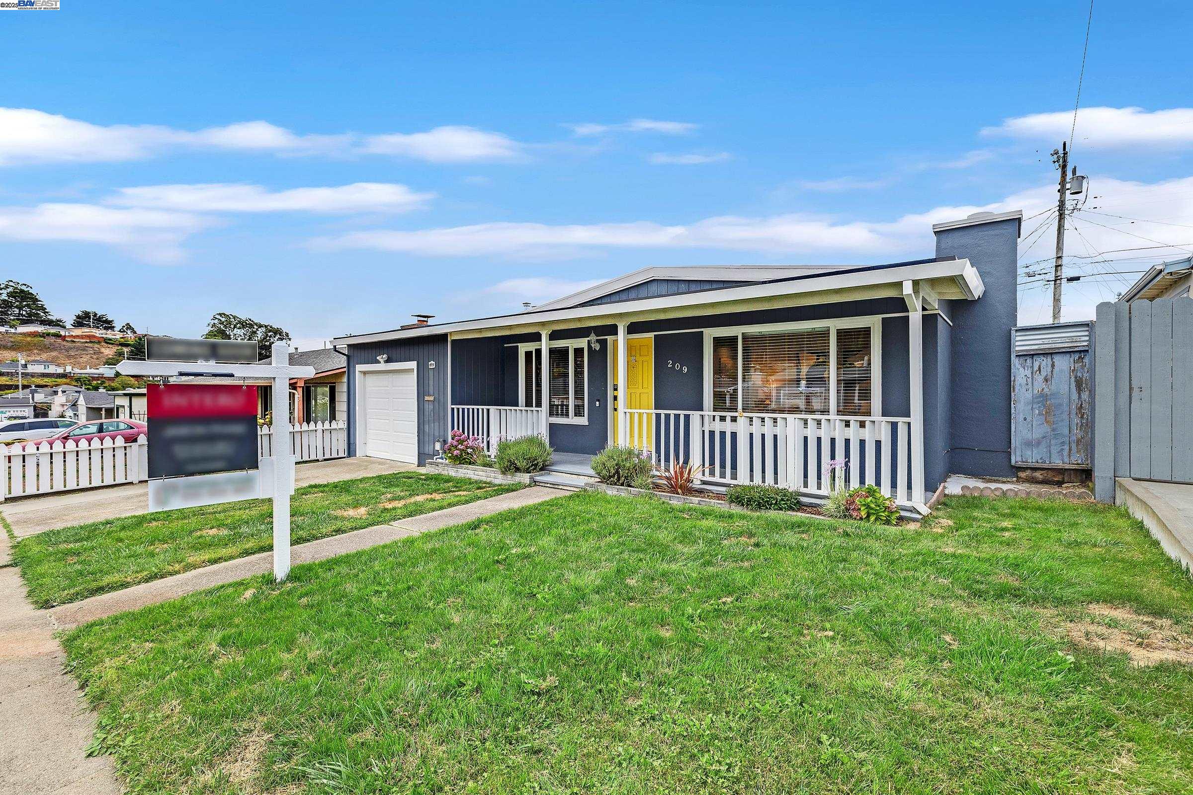 Detail Gallery Image 2 of 32 For 209 Mansfield Dr, South San Francisco,  CA 94080 - 4 Beds | 1 Baths
