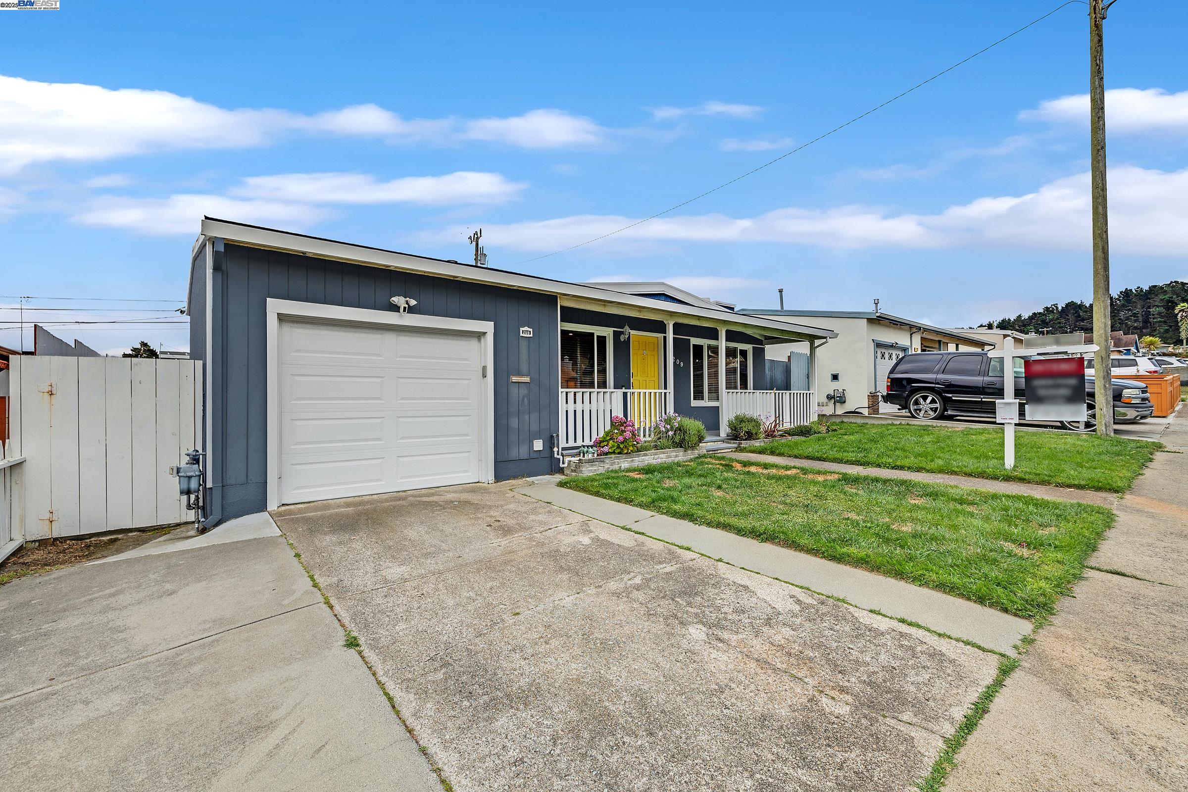 Detail Gallery Image 3 of 32 For 209 Mansfield Dr, South San Francisco,  CA 94080 - 4 Beds | 1 Baths