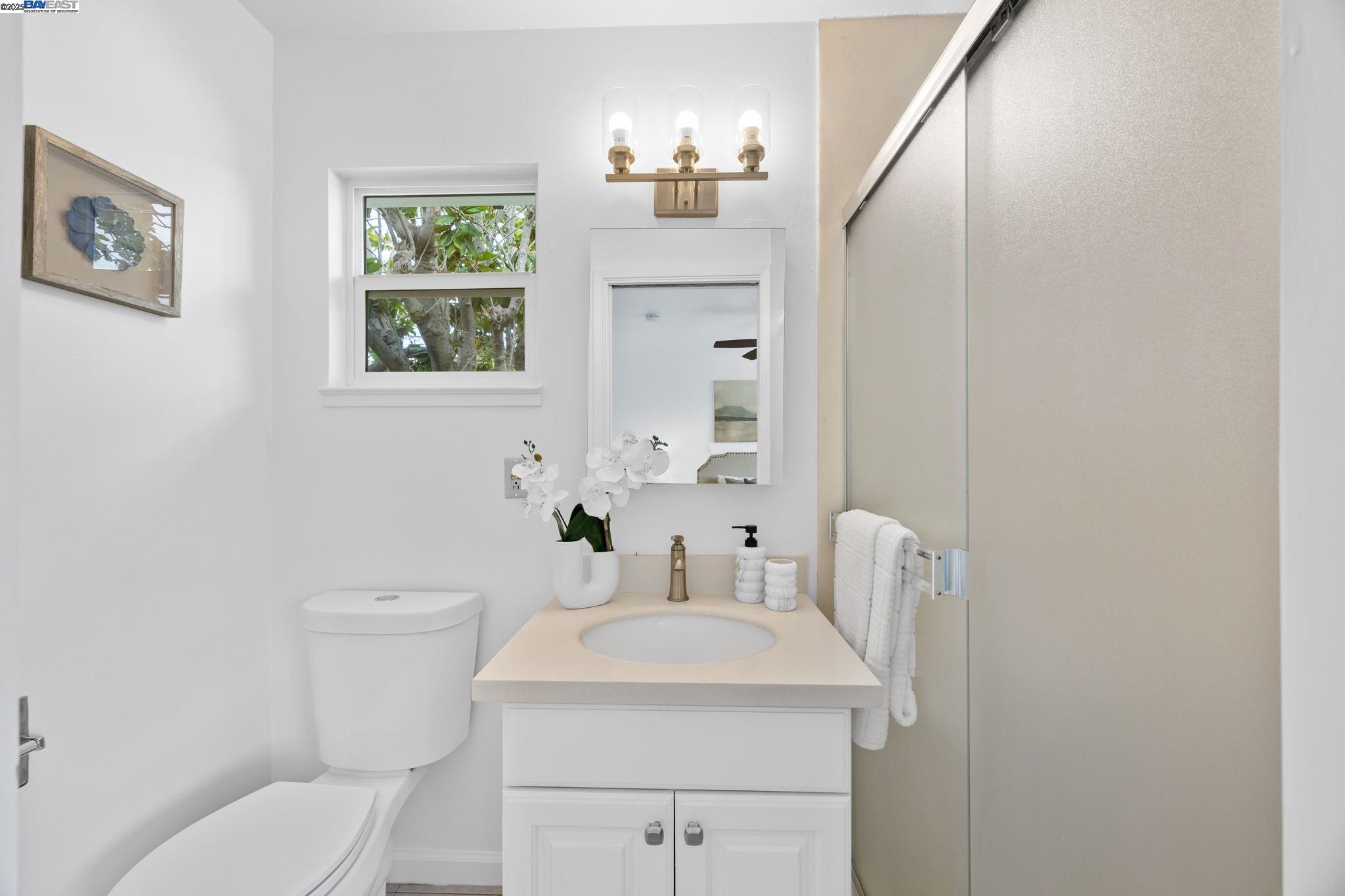 Detail Gallery Image 17 of 34 For 20089 Meadowlark Dr, Castro Valley,  CA 94546 - 4 Beds | 2 Baths