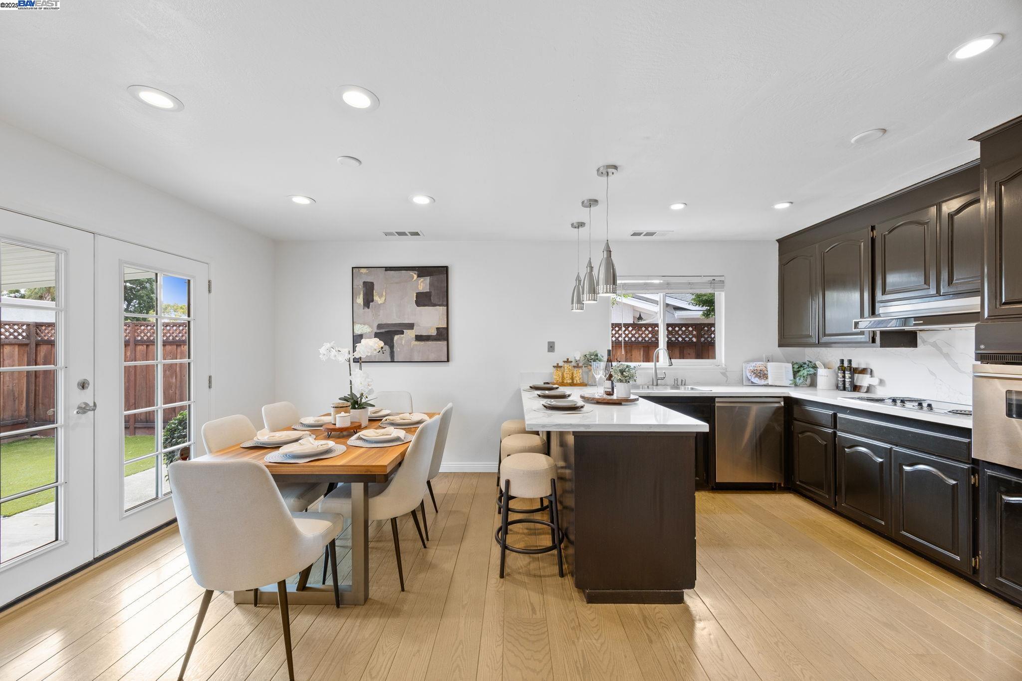 Detail Gallery Image 10 of 34 For 20089 Meadowlark Dr, Castro Valley,  CA 94546 - 4 Beds | 2 Baths