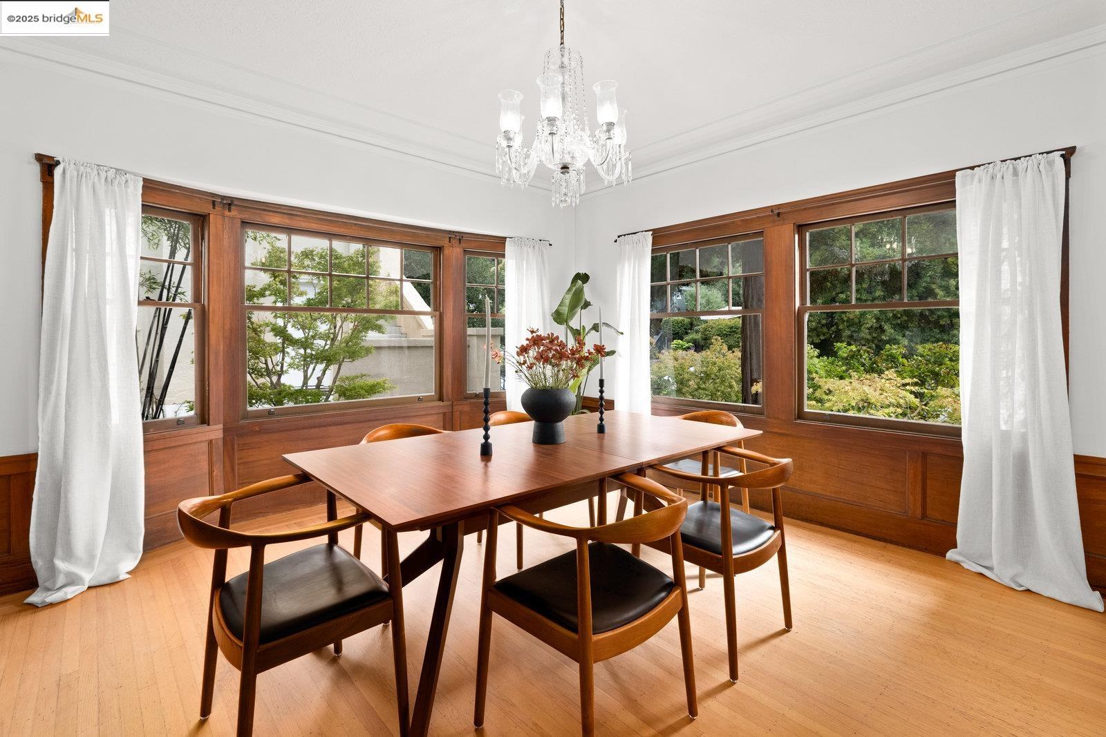 Detail Gallery Image 11 of 60 For 690 Mandana Blvd, Oakland,  CA 94610 - 3 Beds | 2/1 Baths