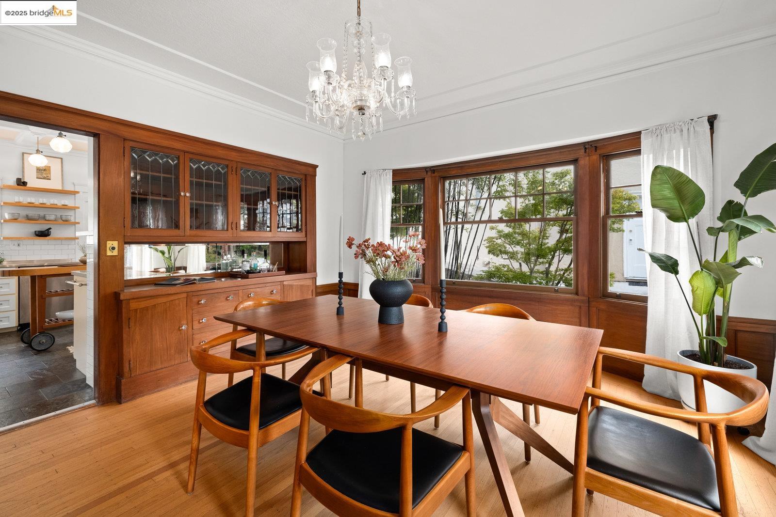 Detail Gallery Image 13 of 60 For 690 Mandana Blvd, Oakland,  CA 94610 - 3 Beds | 2/1 Baths