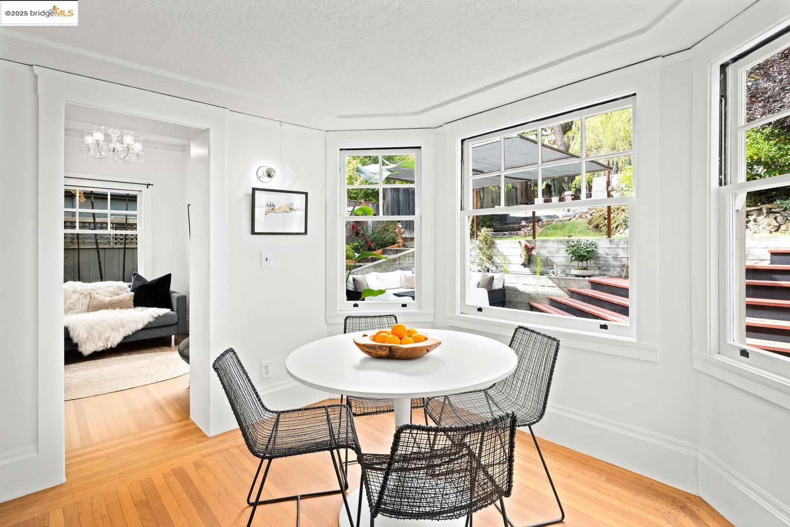 Detail Gallery Image 19 of 60 For 690 Mandana Blvd, Oakland,  CA 94610 - 3 Beds | 2/1 Baths